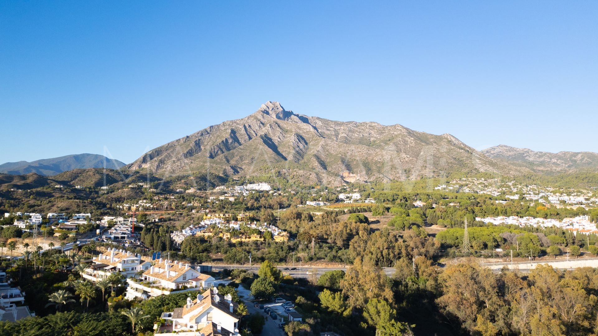 Duplex penthouse for sale in Marbella Golden Mile