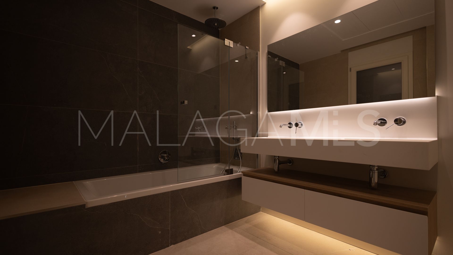 Duplex penthouse for sale in Marbella Golden Mile