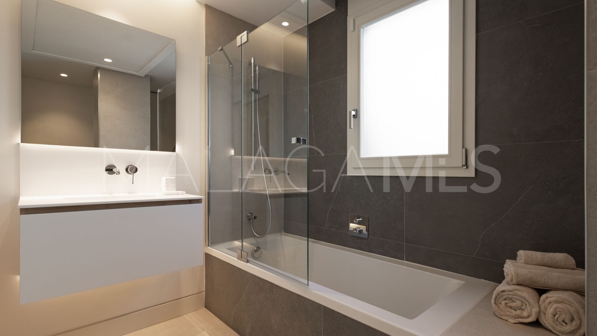 Duplex penthouse for sale in Marbella Golden Mile