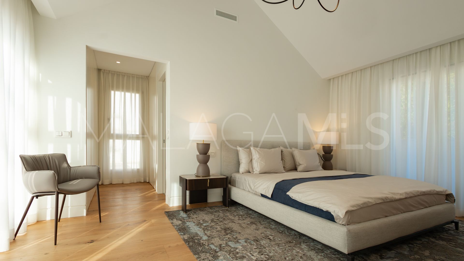 Duplex penthouse for sale in Marbella Golden Mile