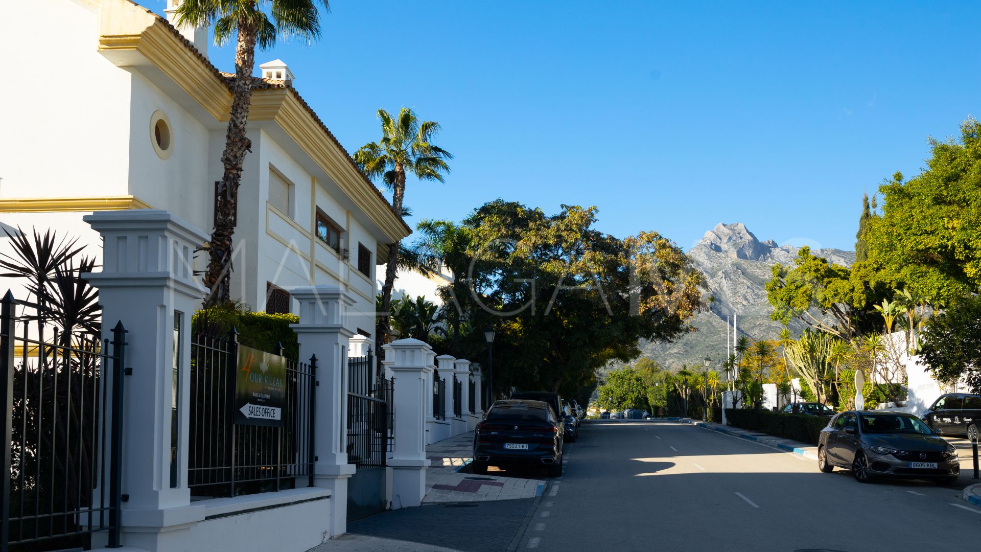 Duplex penthouse for sale in Marbella Golden Mile