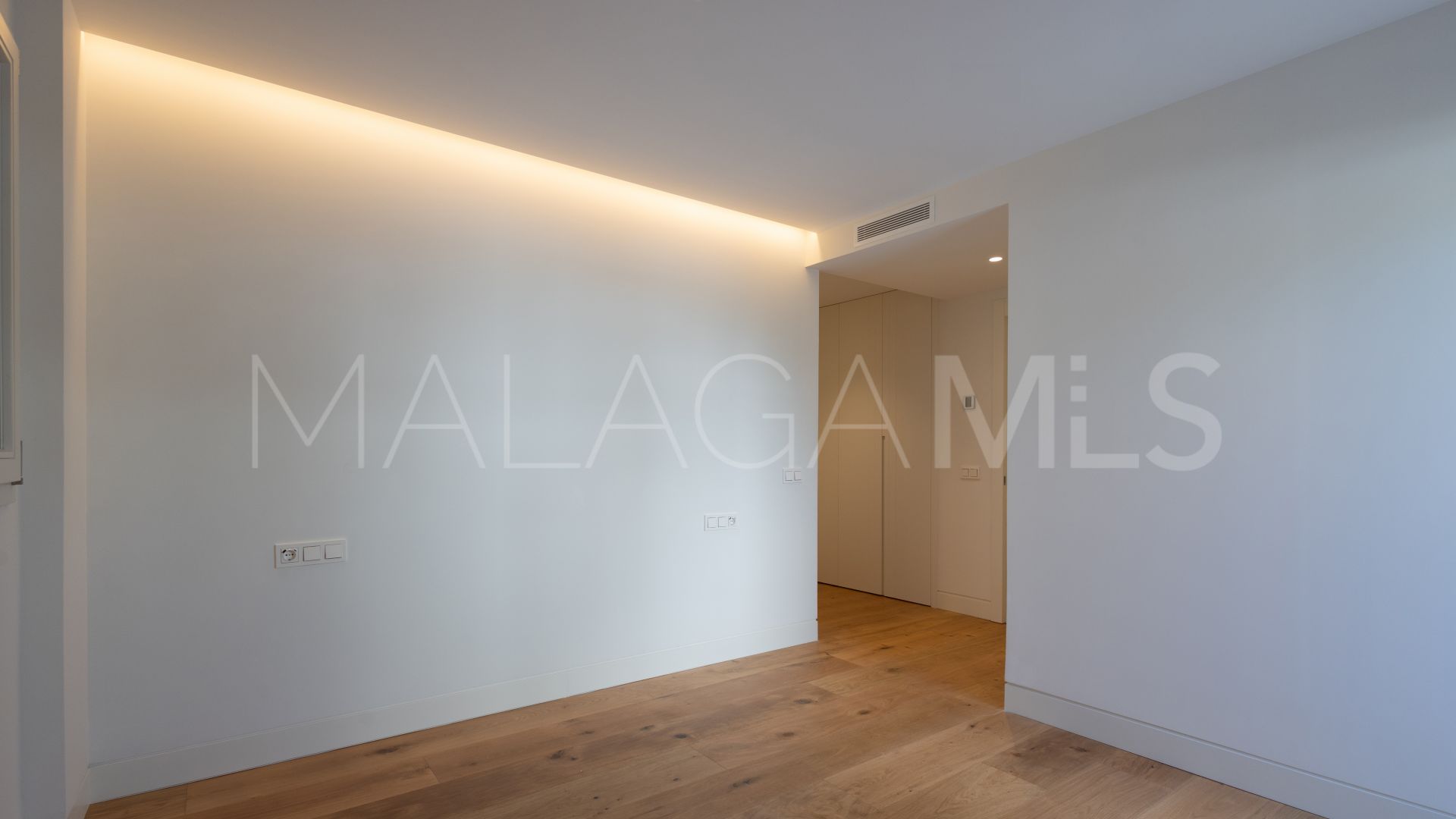 Duplex penthouse for sale in Marbella Golden Mile
