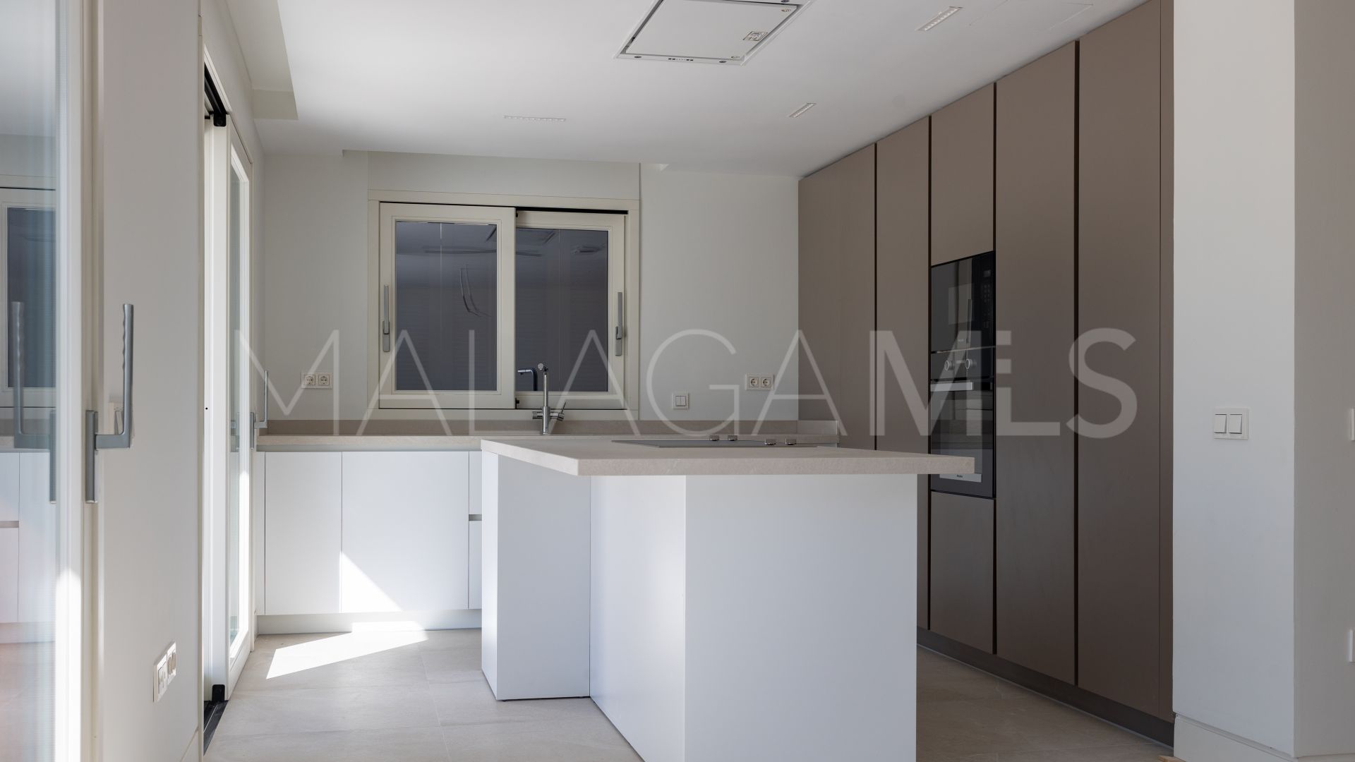 Duplex penthouse for sale in Marbella Golden Mile