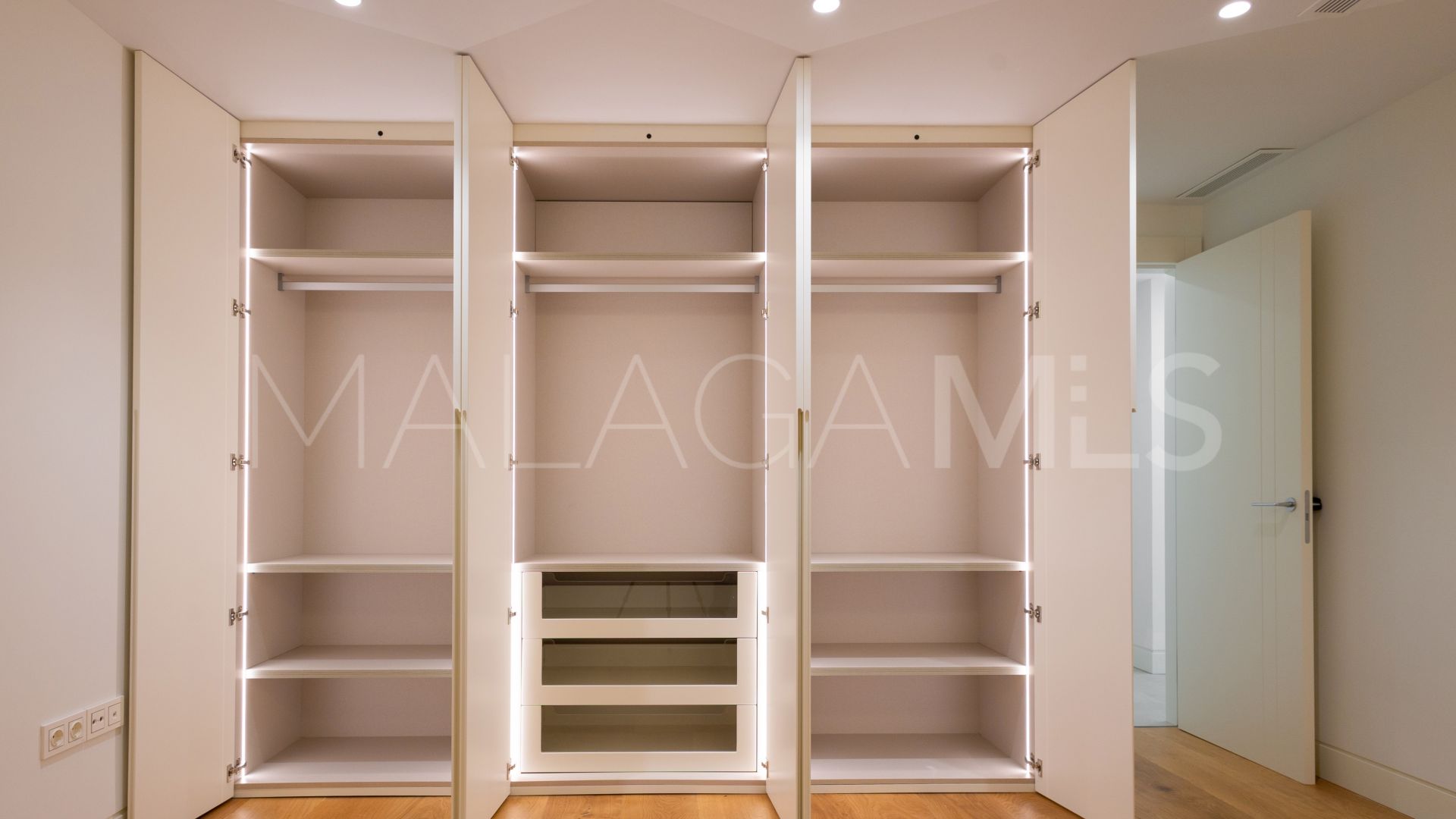 Duplex penthouse for sale in Marbella Golden Mile