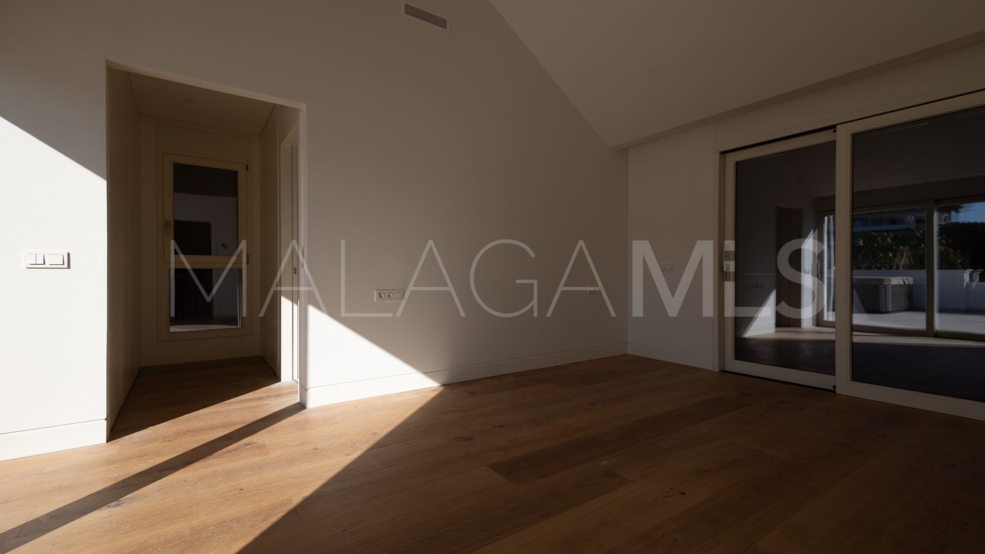 Duplex penthouse for sale in Marbella Golden Mile