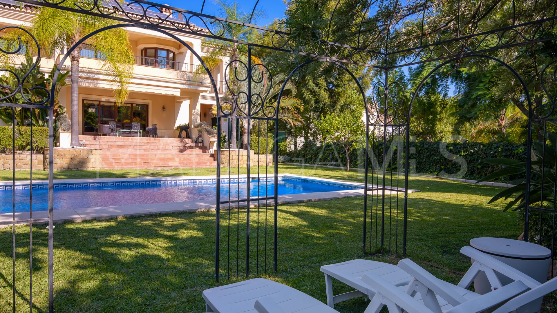 Villa for sale in Los Arqueros