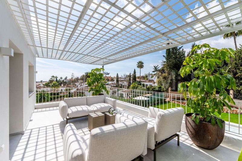 4 bedrooms villa in Nueva Andalucia for sale