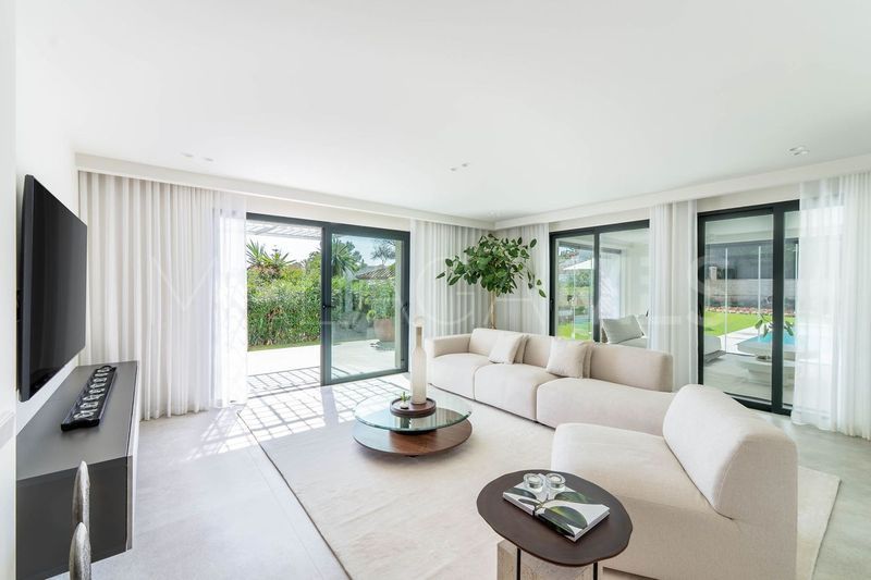 4 bedrooms villa in Nueva Andalucia for sale