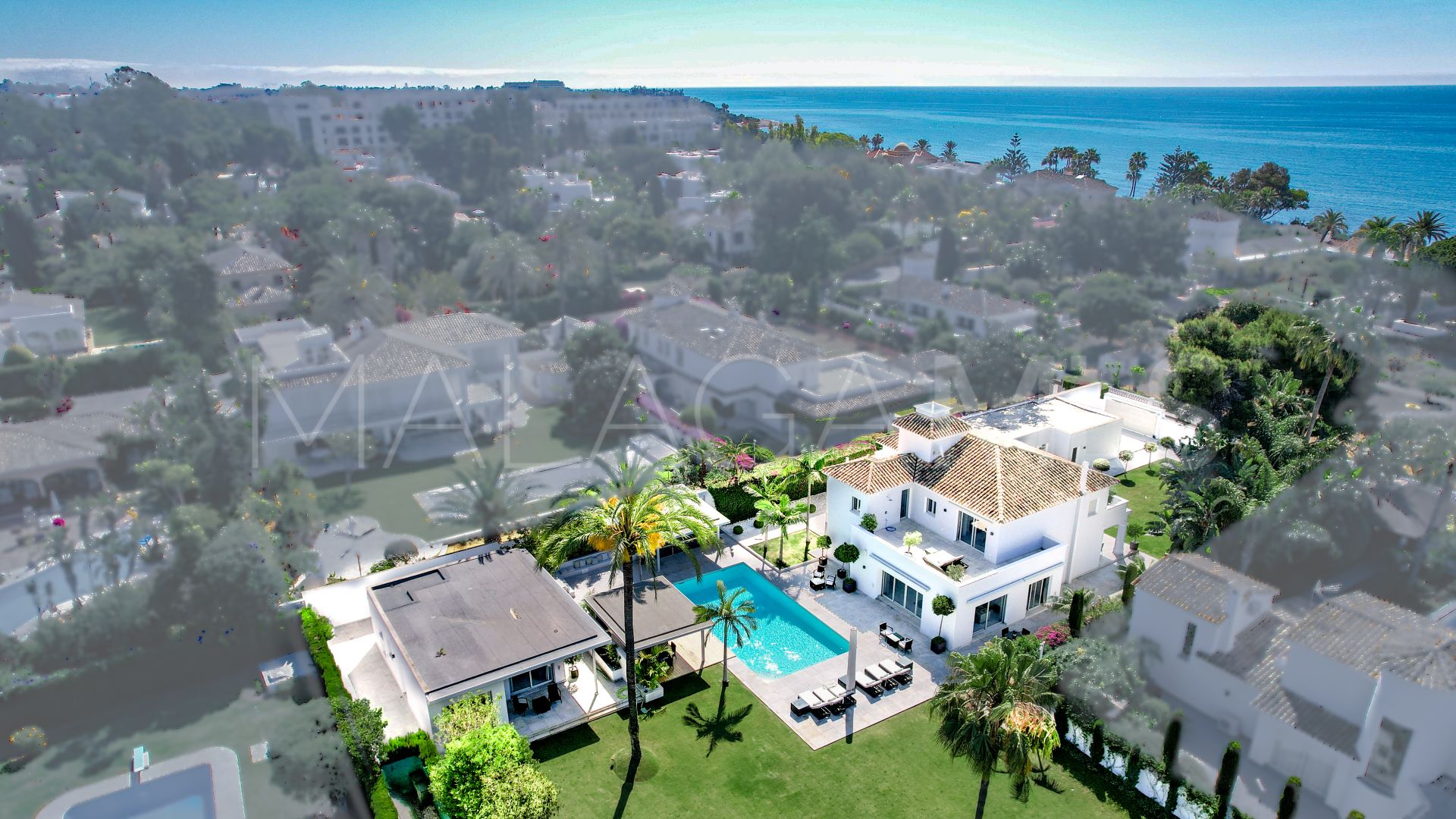 For sale mansion in Beach Side New Golden Mile with 7 bedrooms