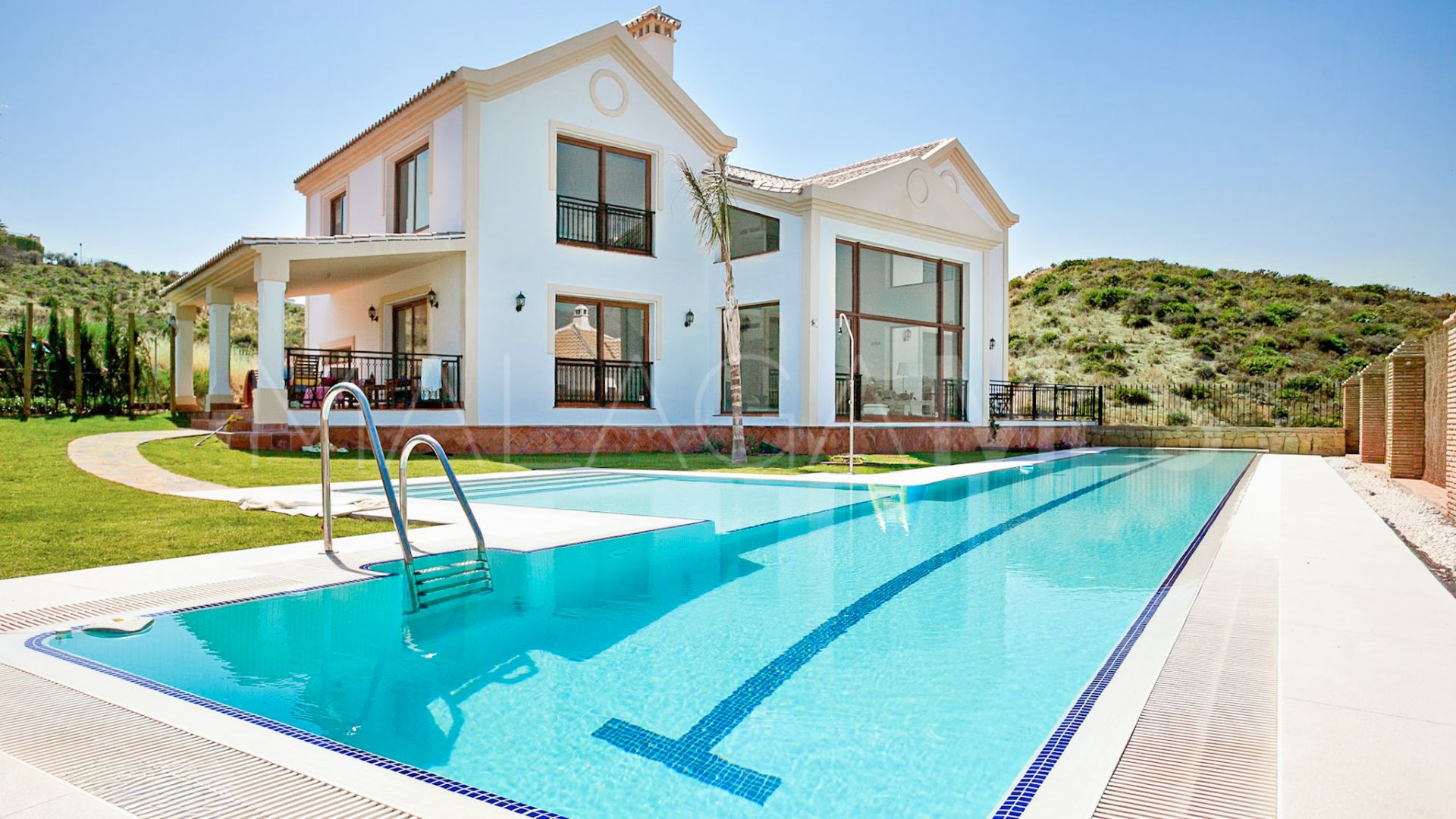 For sale villa in La Cala Golf Resort with 5 bedrooms