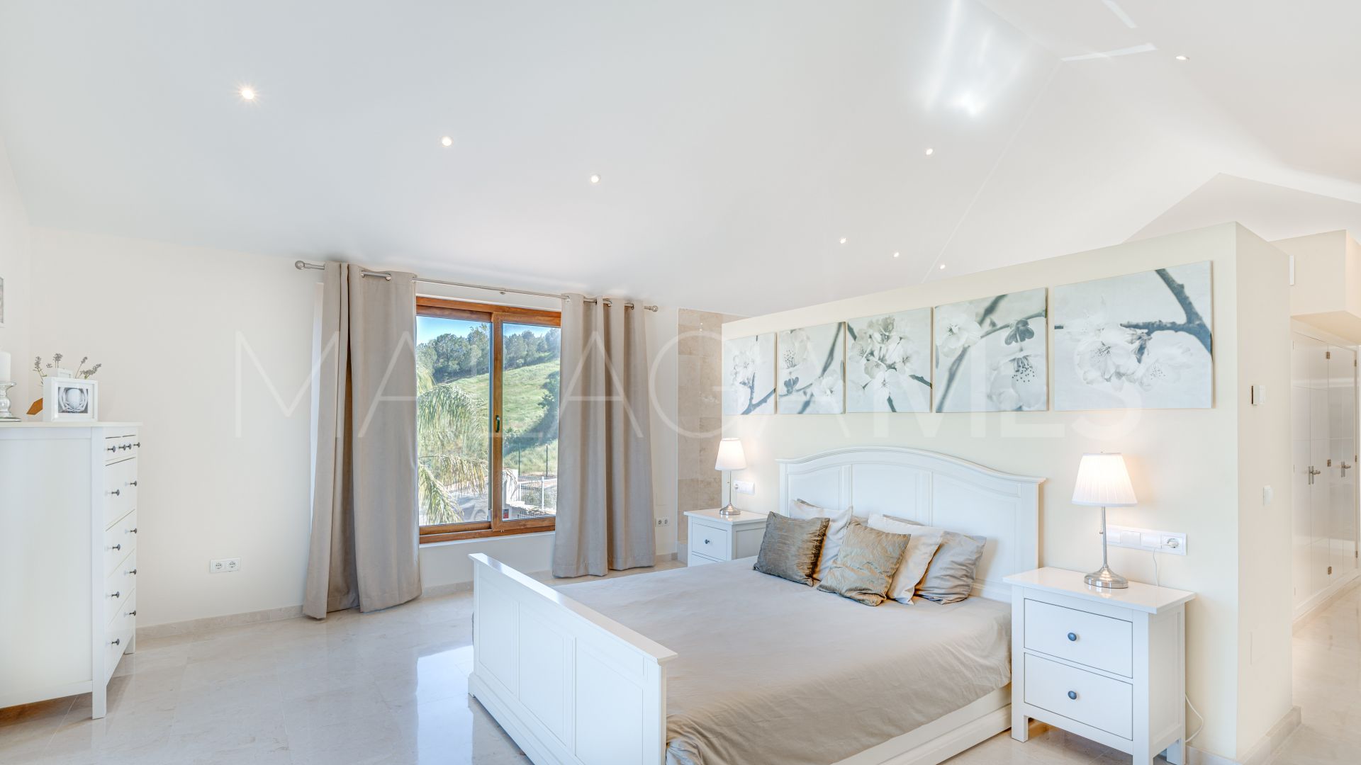 For sale villa in La Cala Golf Resort with 5 bedrooms
