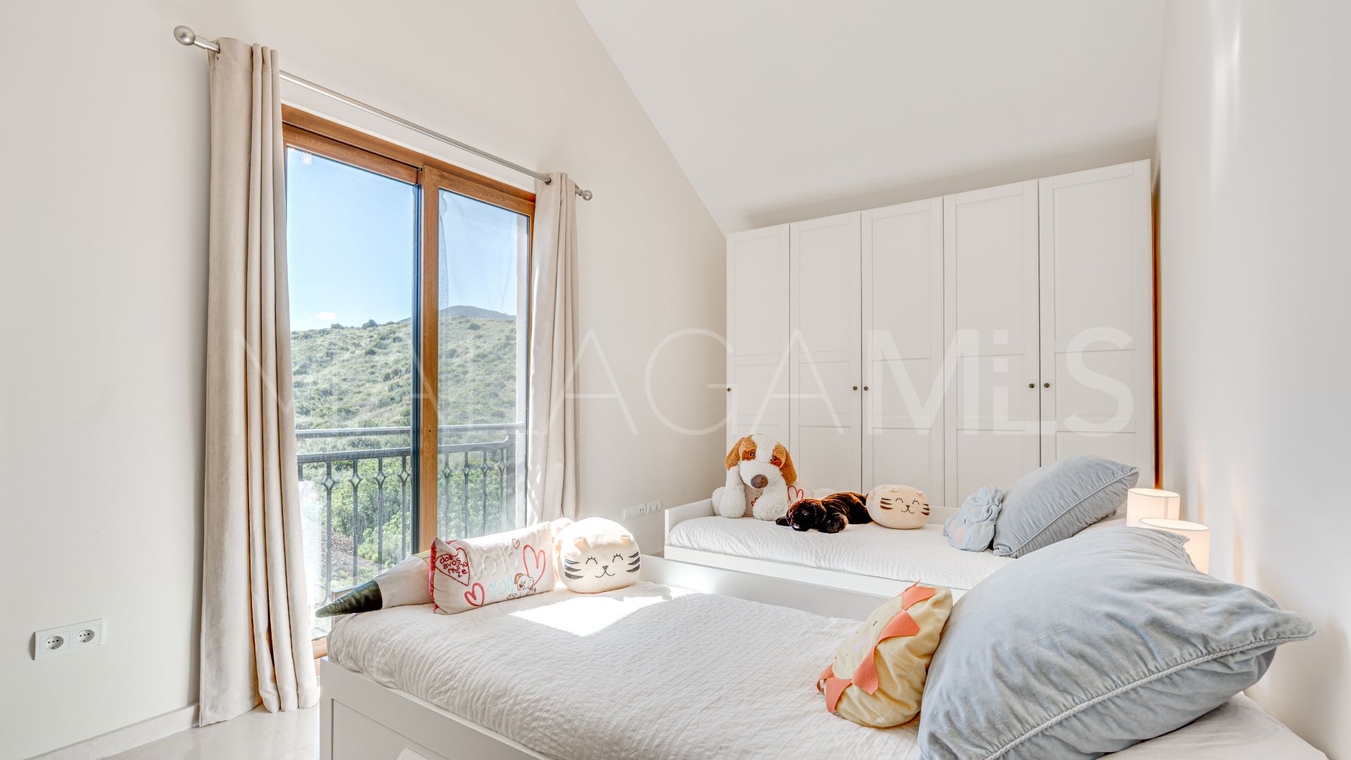 For sale villa in La Cala Golf Resort with 5 bedrooms