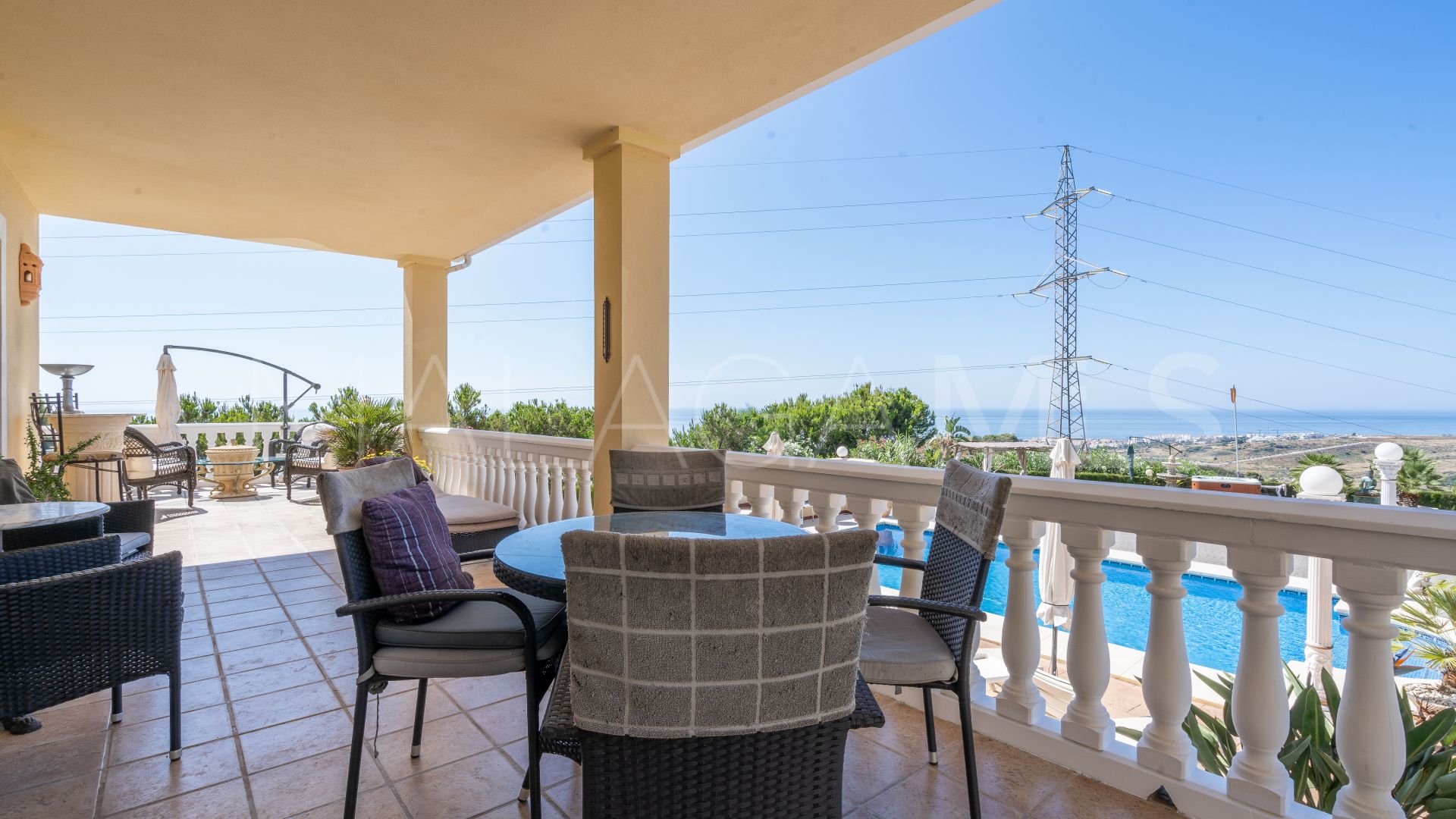 Villa for sale in Los Reales - Sierra Estepona