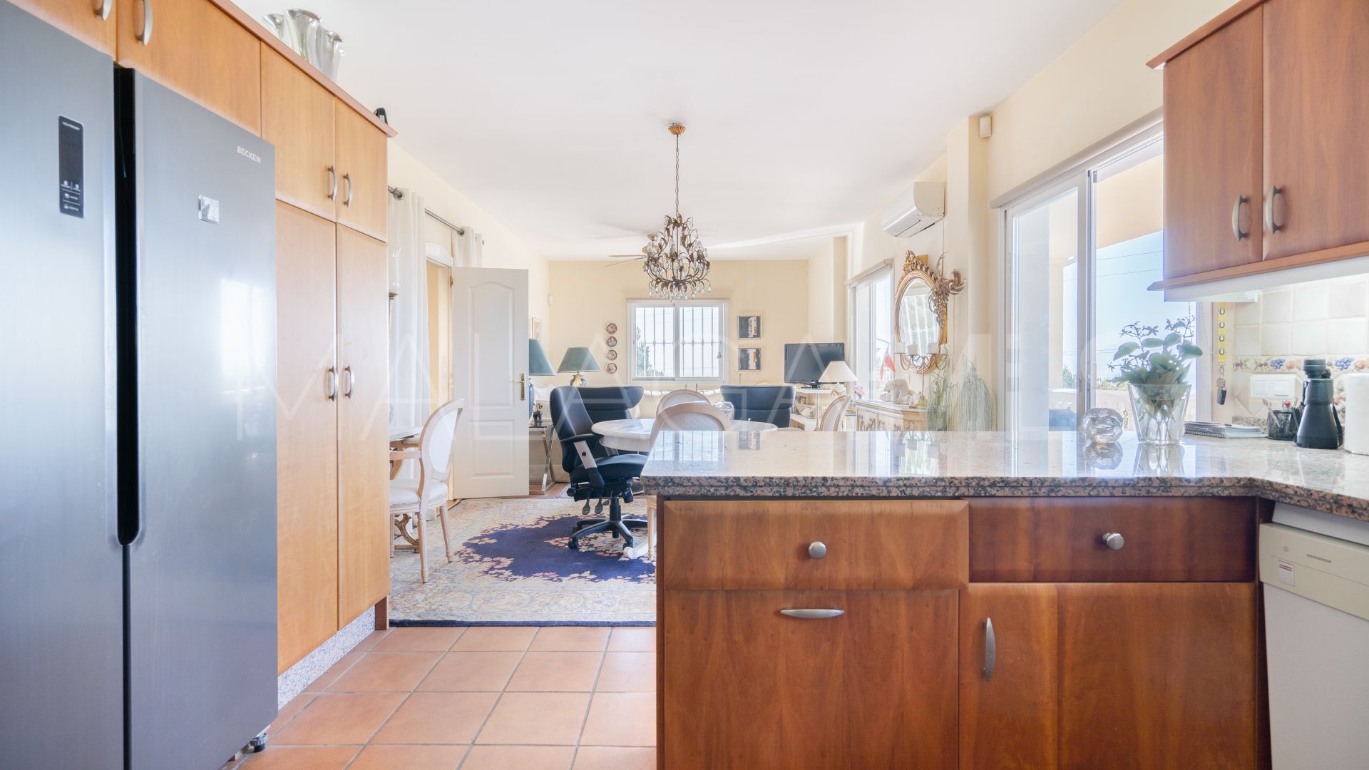 Villa for sale in Los Reales - Sierra Estepona