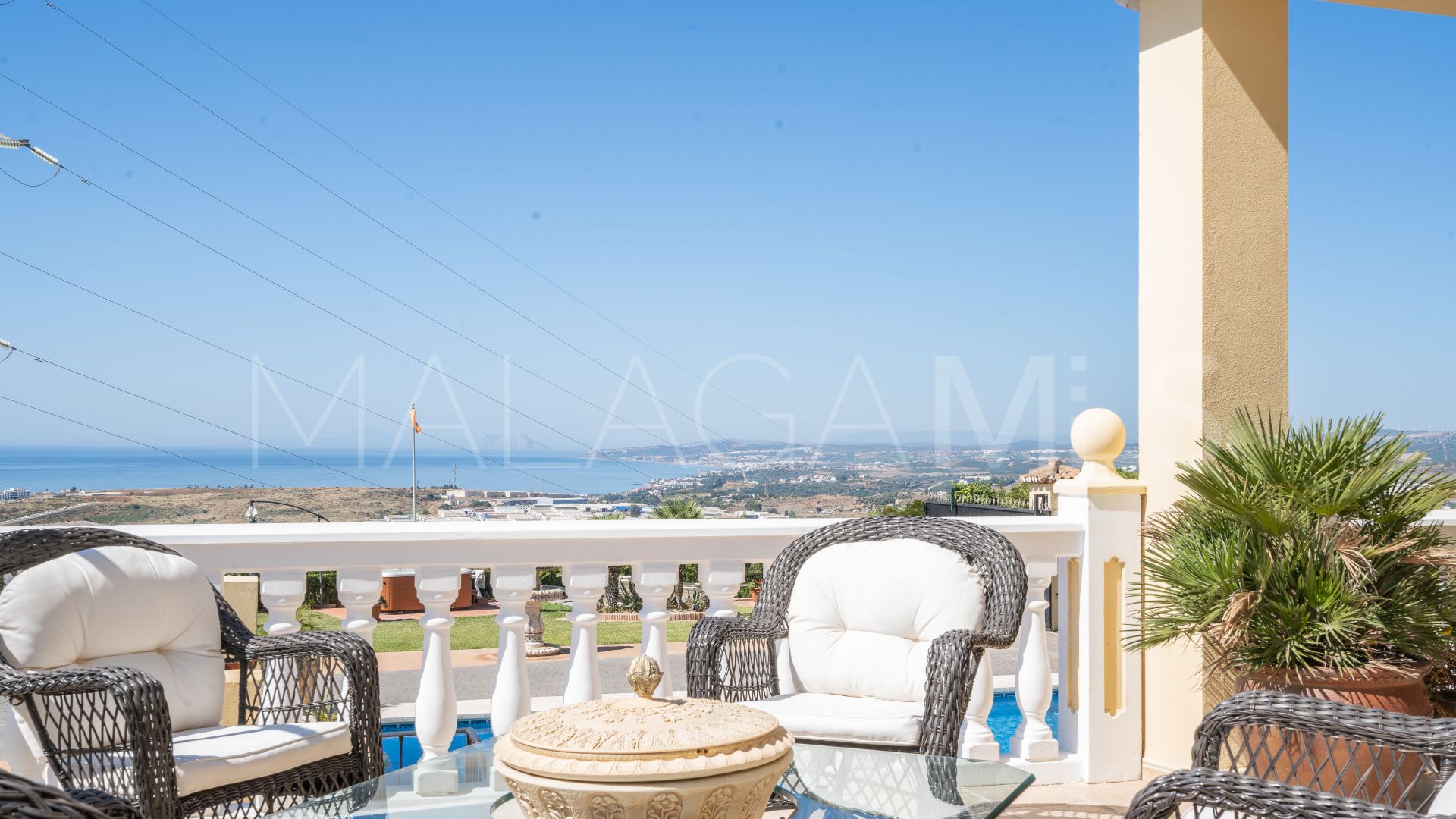 Villa for sale in Los Reales - Sierra Estepona