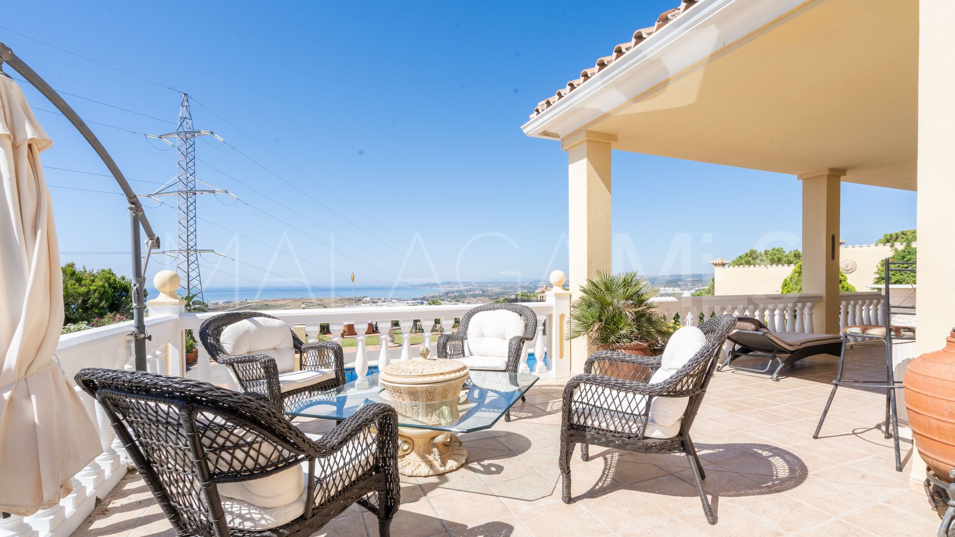 Villa for sale in Los Reales - Sierra Estepona