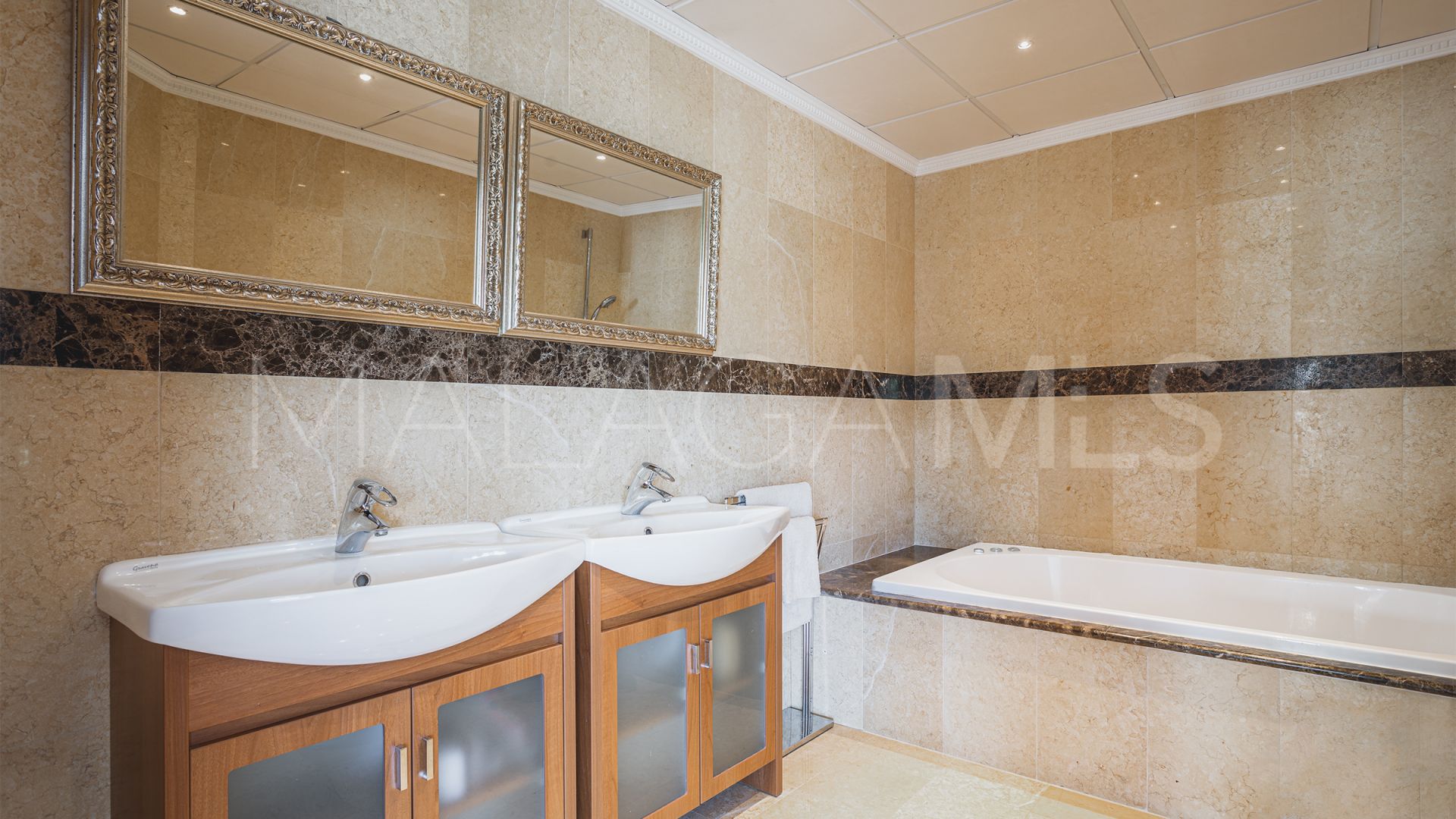 Villa for sale in Los Flamingos Golf