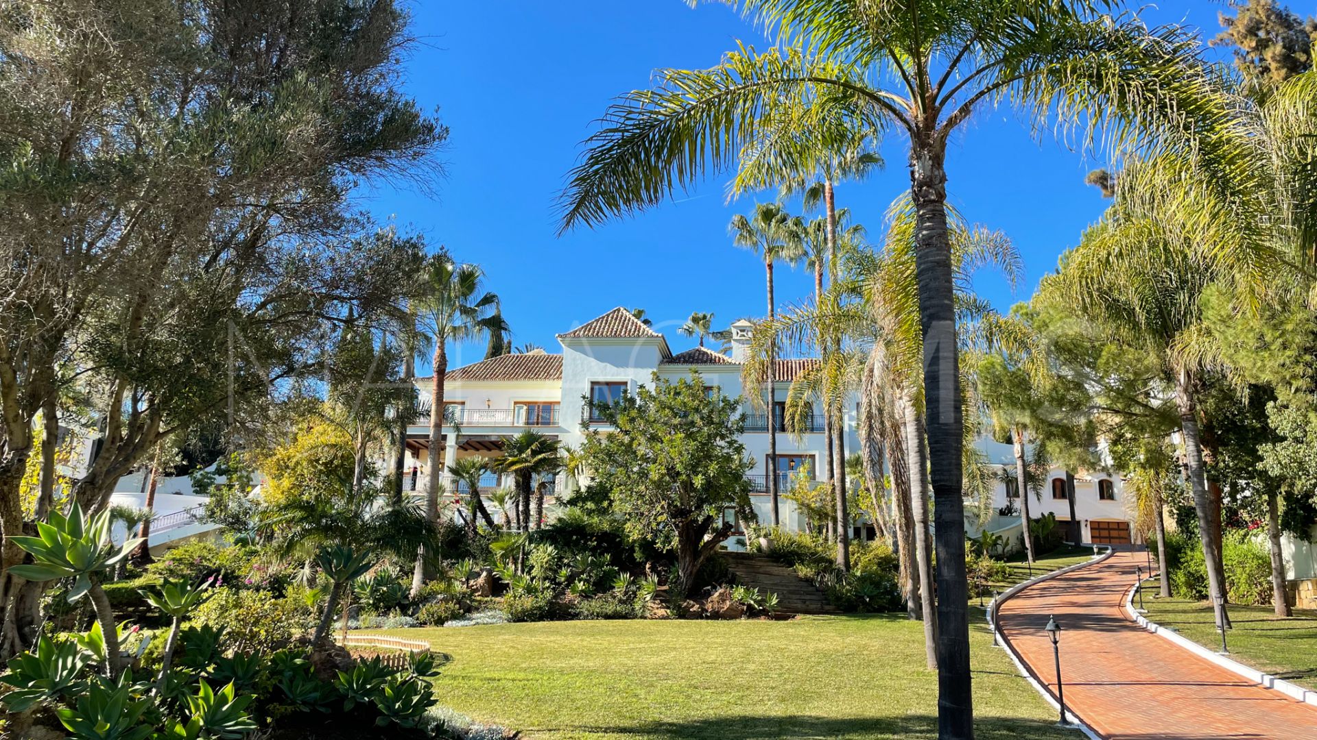 Villa for sale in Paraiso Alto