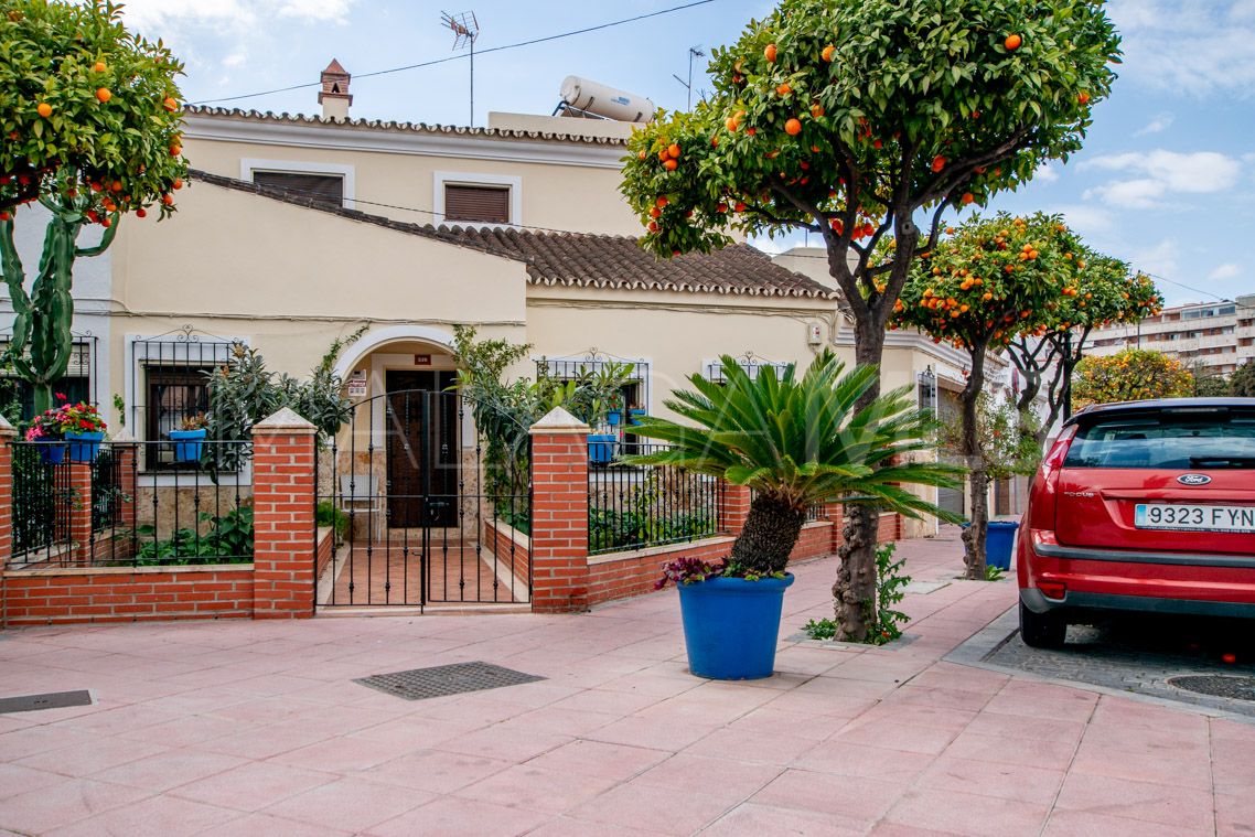 For sale town house with 6 bedrooms in Estepona Old Town