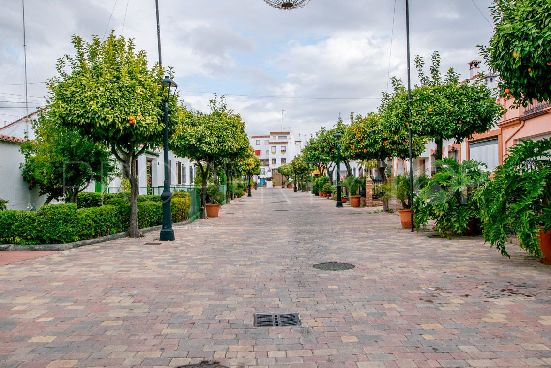 Adosado de 6 dormitorios en venta en Estepona Casco Antiguo