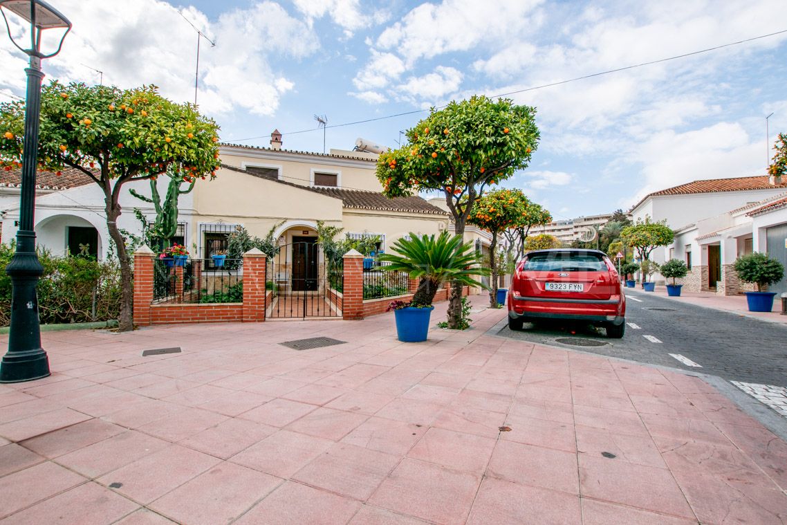 For sale town house with 6 bedrooms in Estepona Old Town