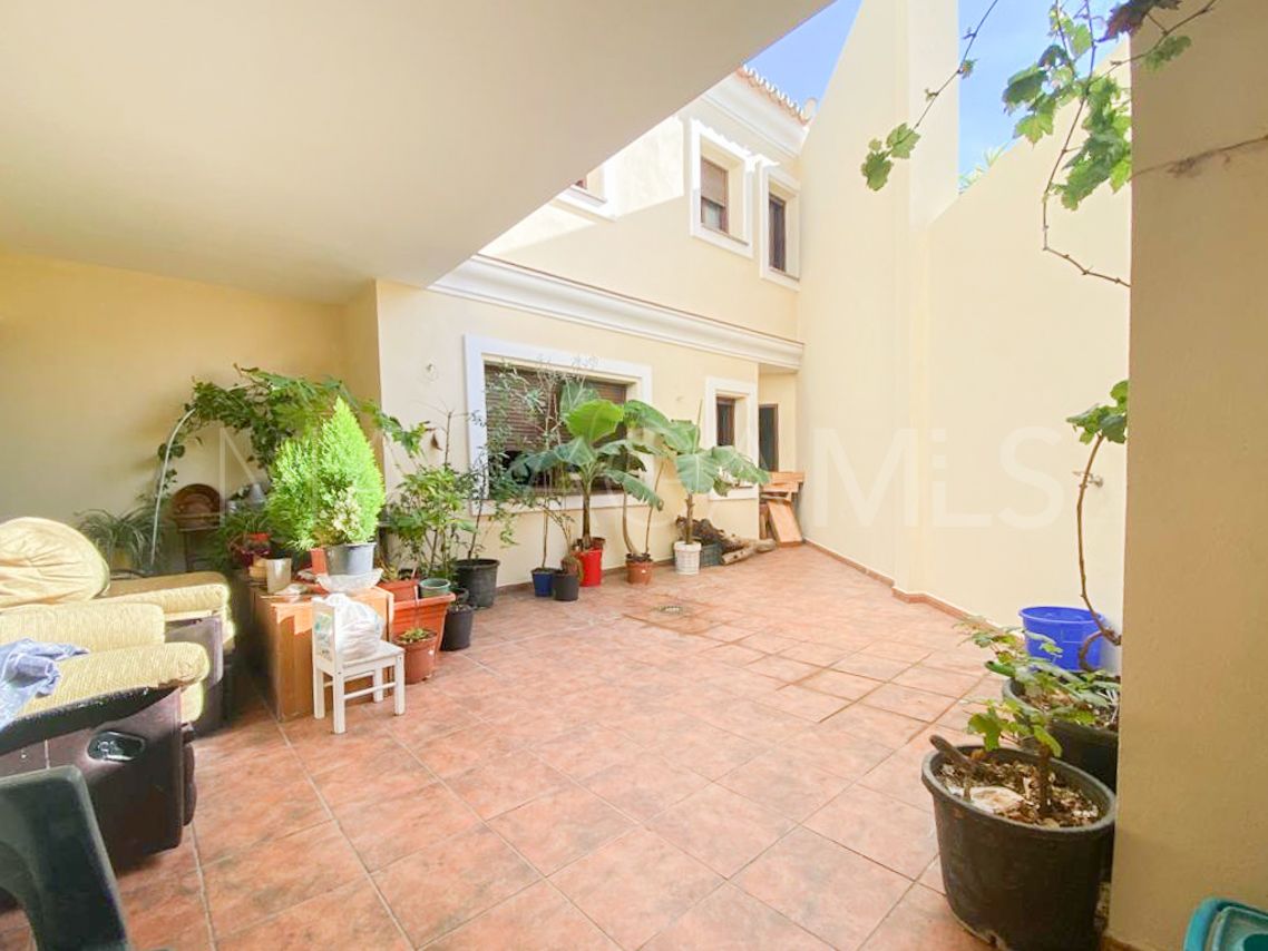 Adosado de 6 bedrooms for sale in Estepona Casco Antiguo