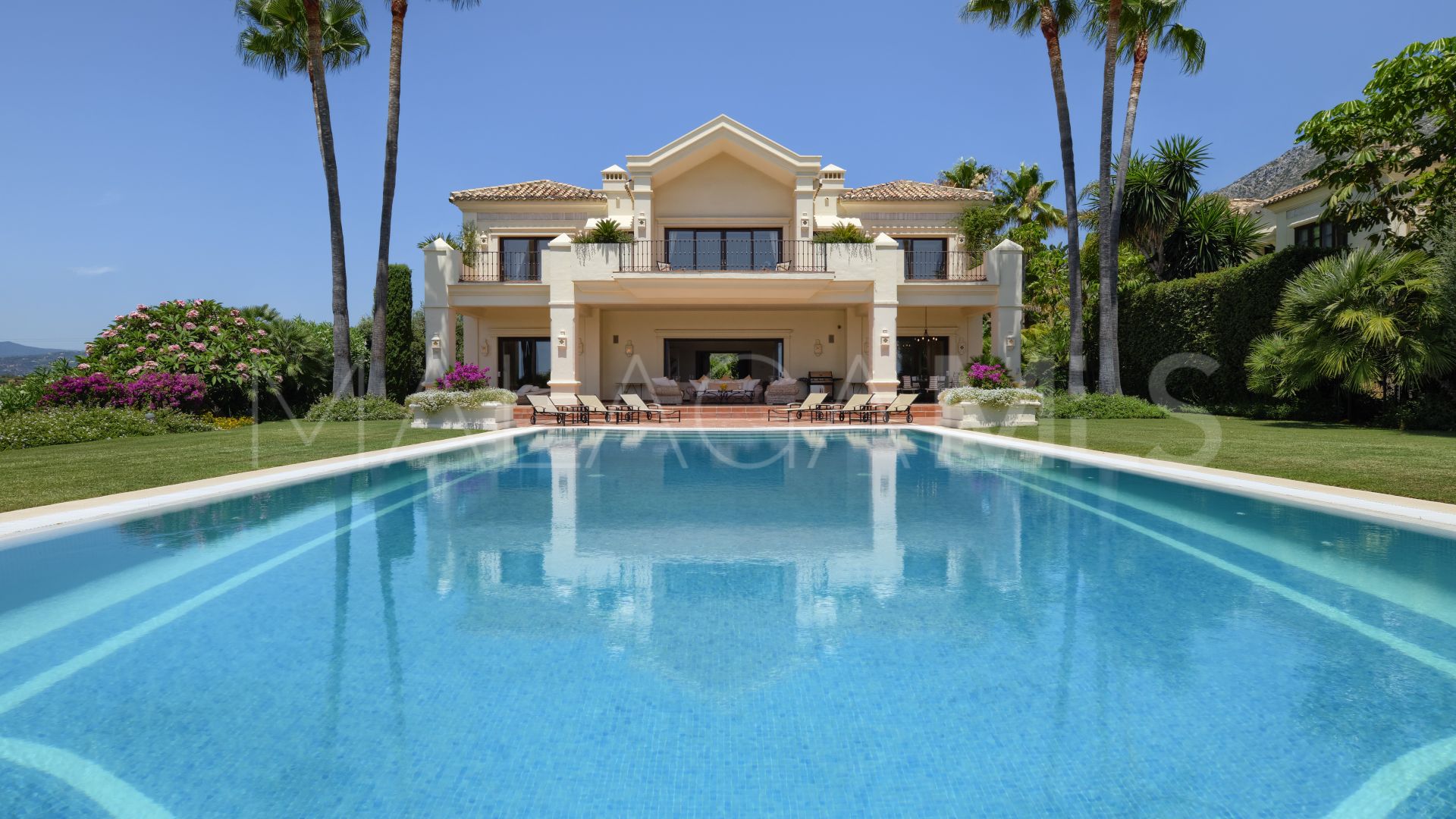 Villa de 4 bedrooms for sale in Marbella Hill Club