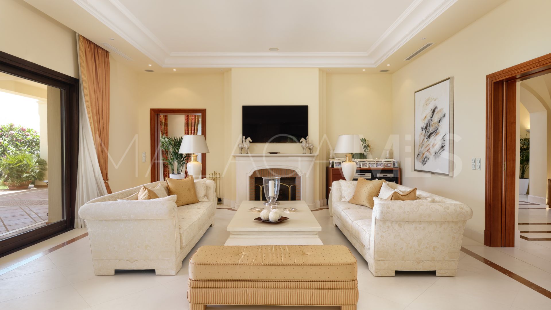 Villa de 4 bedrooms for sale in Marbella Hill Club