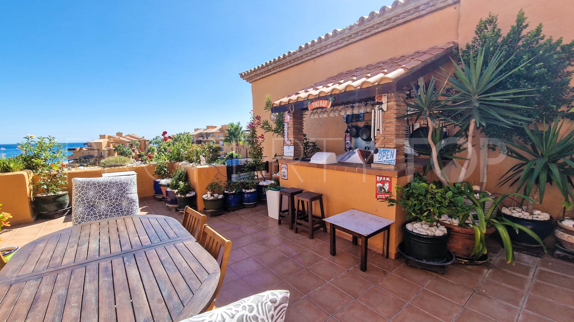 For sale penthouse in La Duquesa with 4 bedrooms