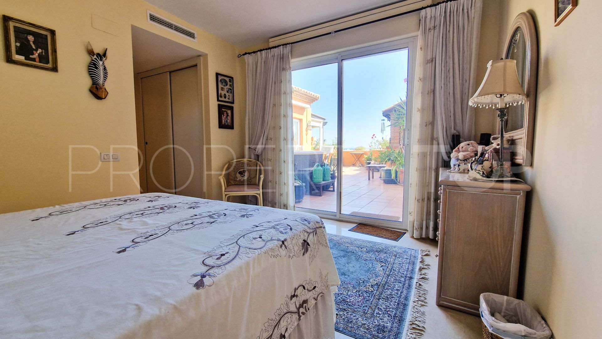 For sale penthouse in La Duquesa with 4 bedrooms