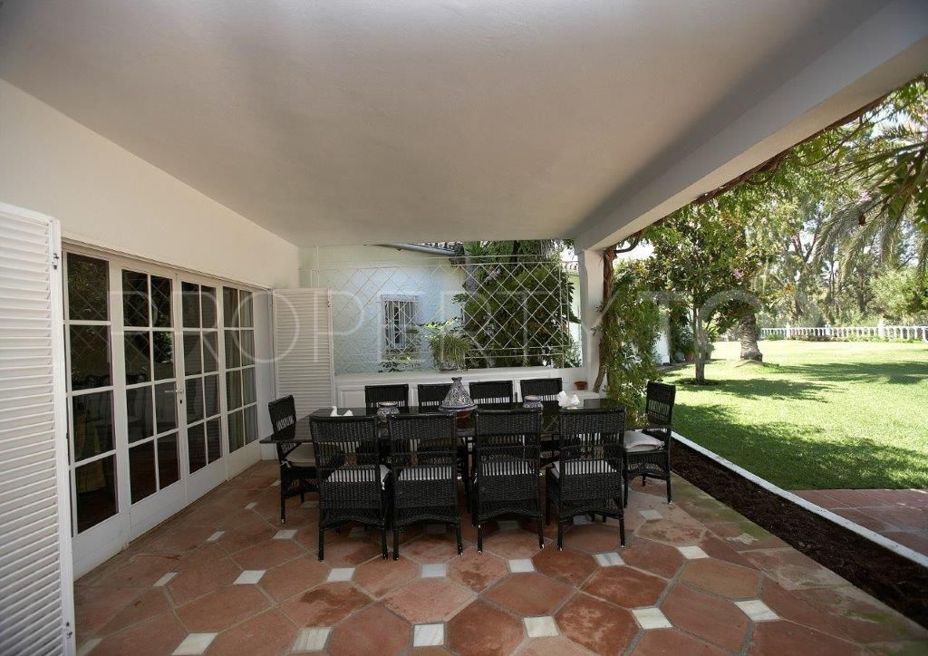 Villa en venta en Guadalmina Baja con 5 dormitorios