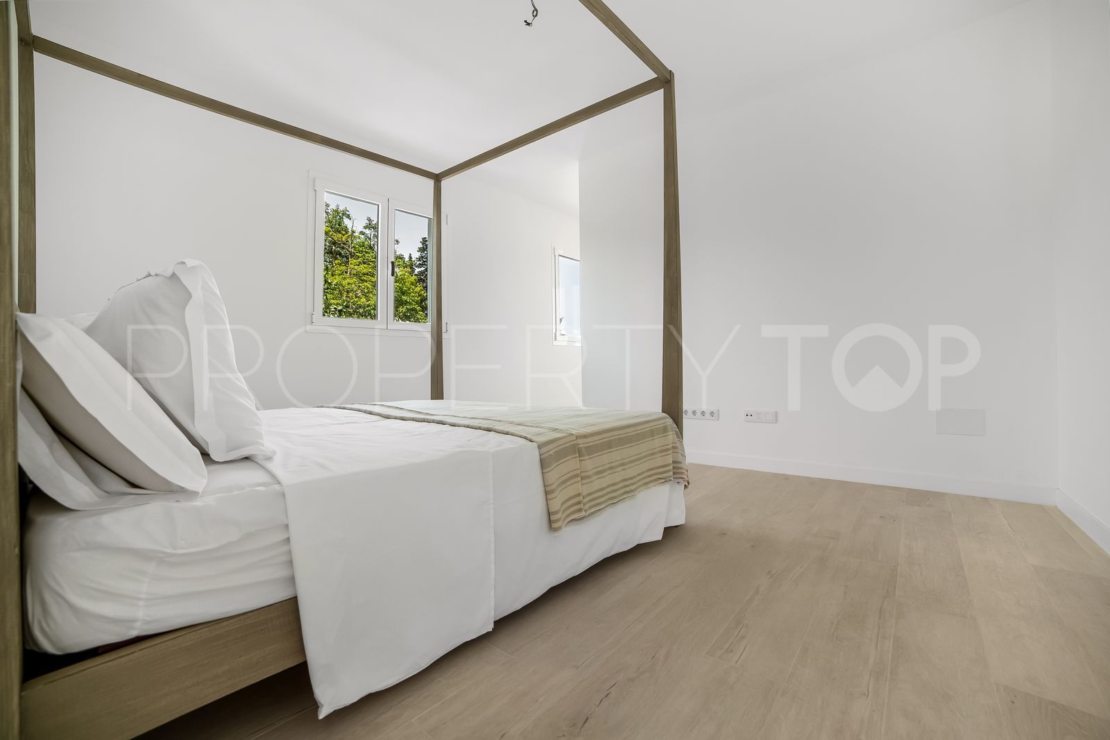 Villa con 5 dormitorios en venta en Guadalmina Alta