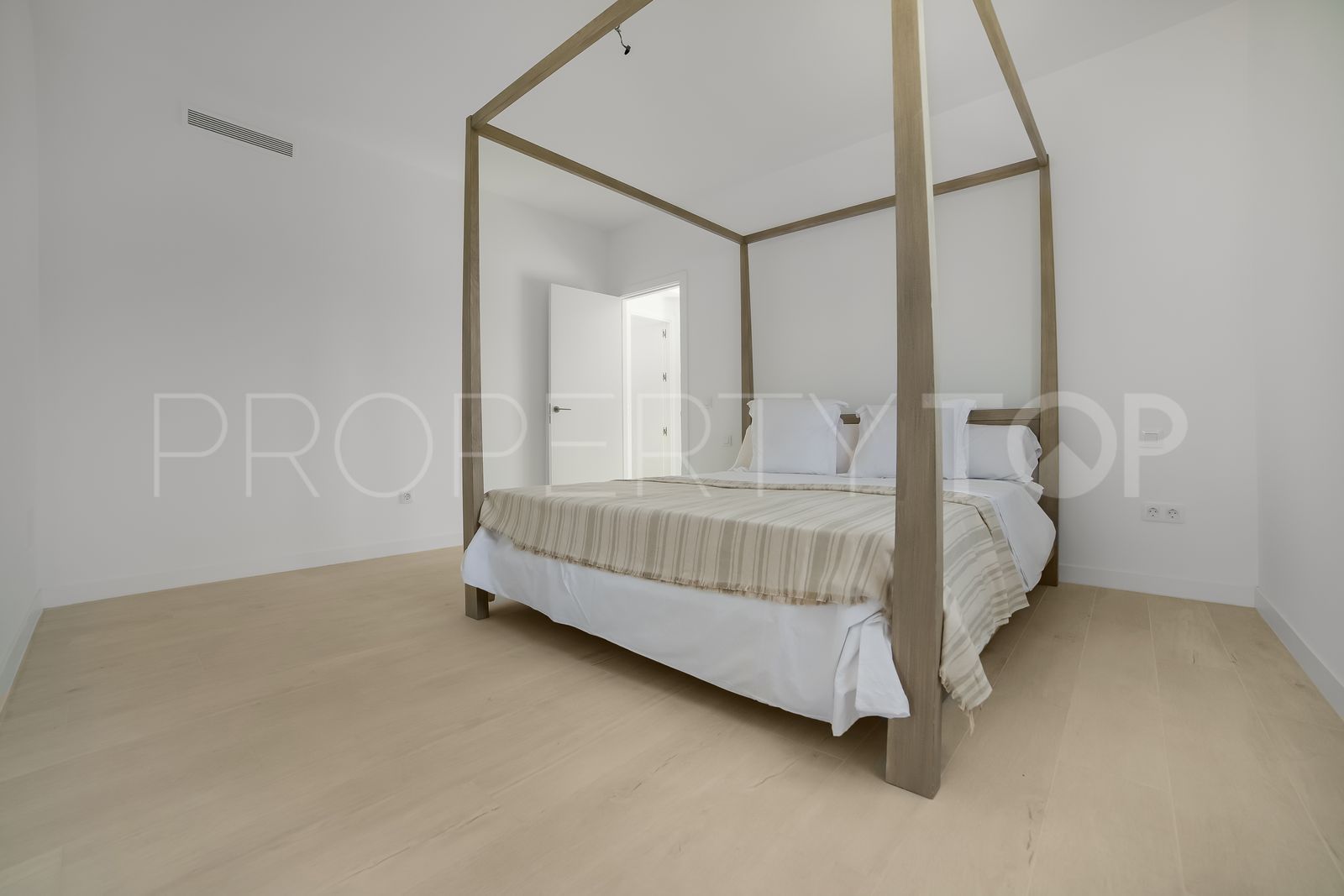 Villa con 5 dormitorios en venta en Guadalmina Alta