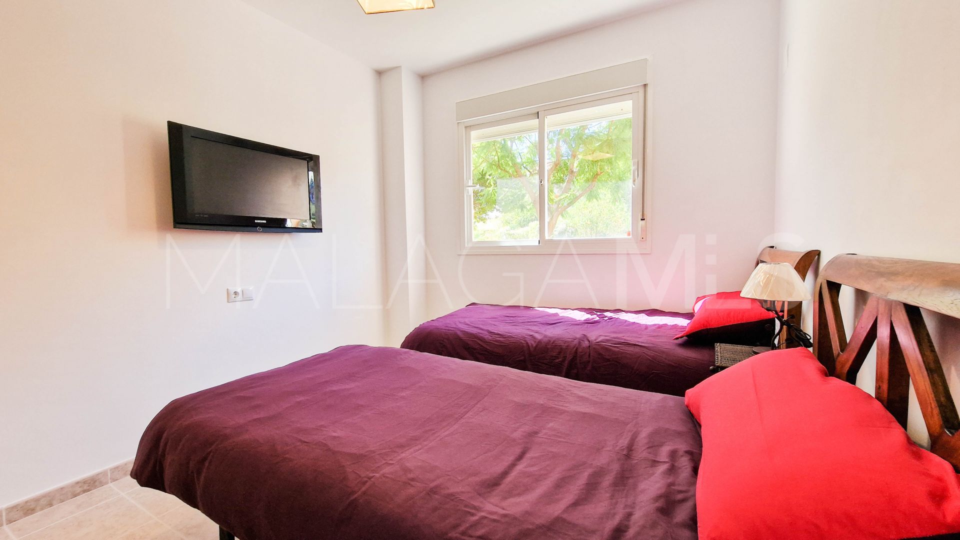 Se vende apartamento planta baja in Casares del Sol de 3 bedrooms