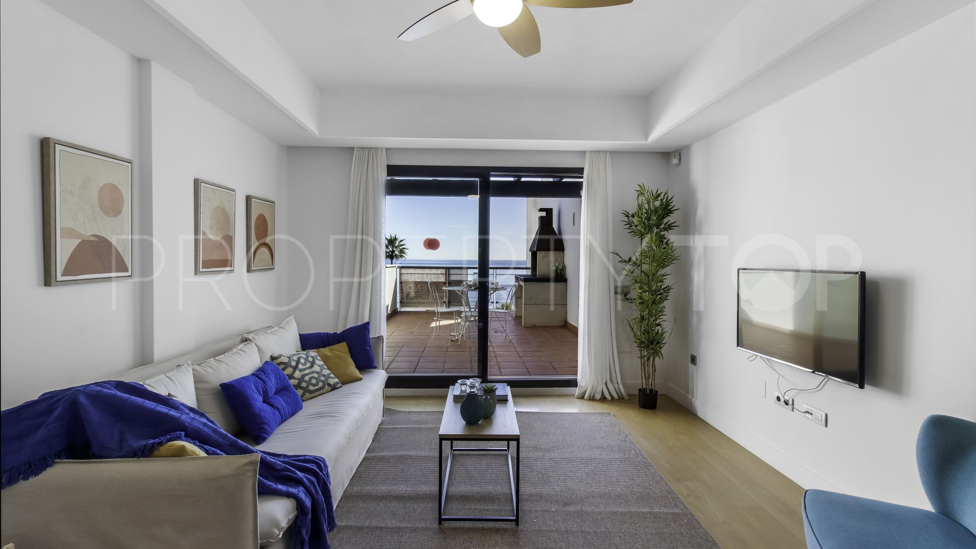 Buy penthouse with 1 bedroom in Casares del Mar