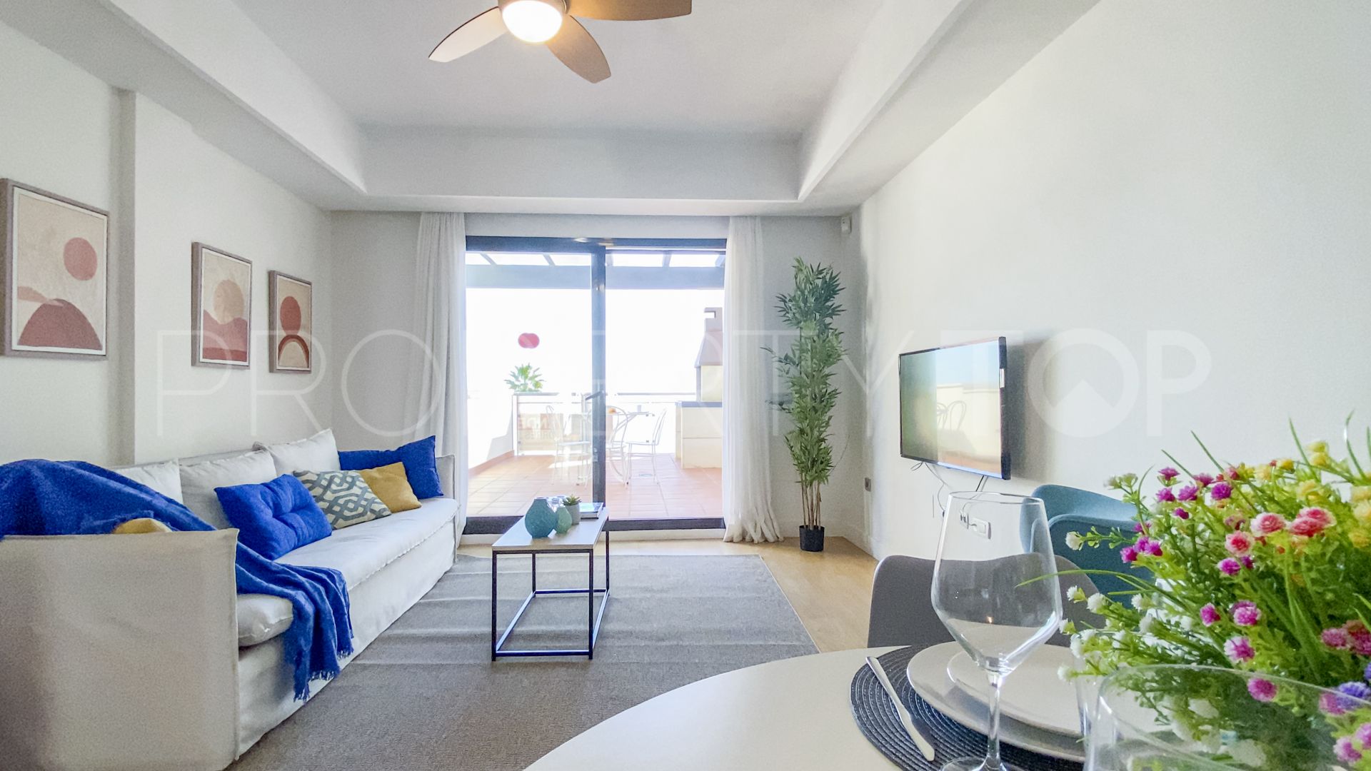 Buy penthouse with 1 bedroom in Casares del Mar