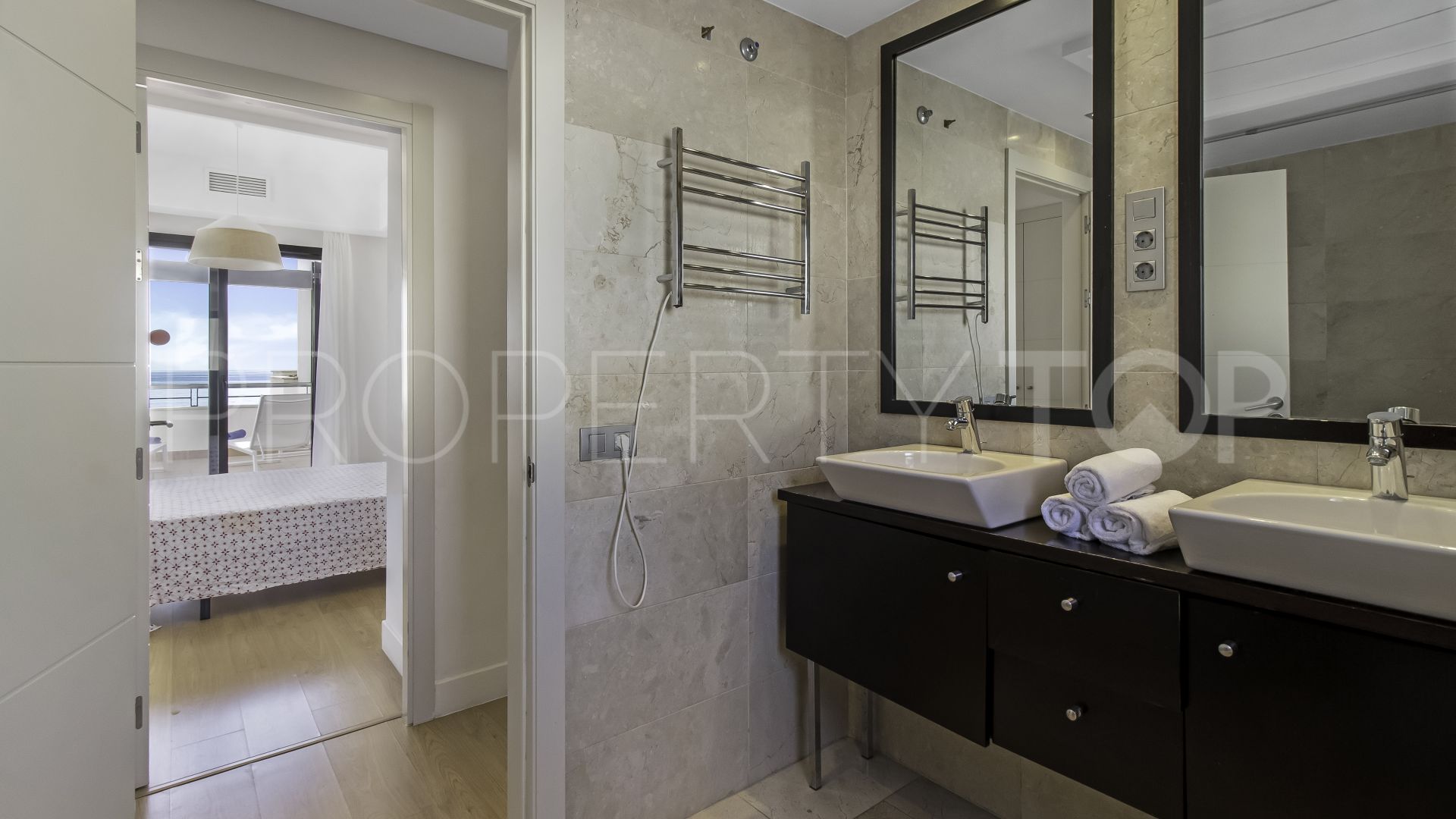 Buy penthouse with 1 bedroom in Casares del Mar