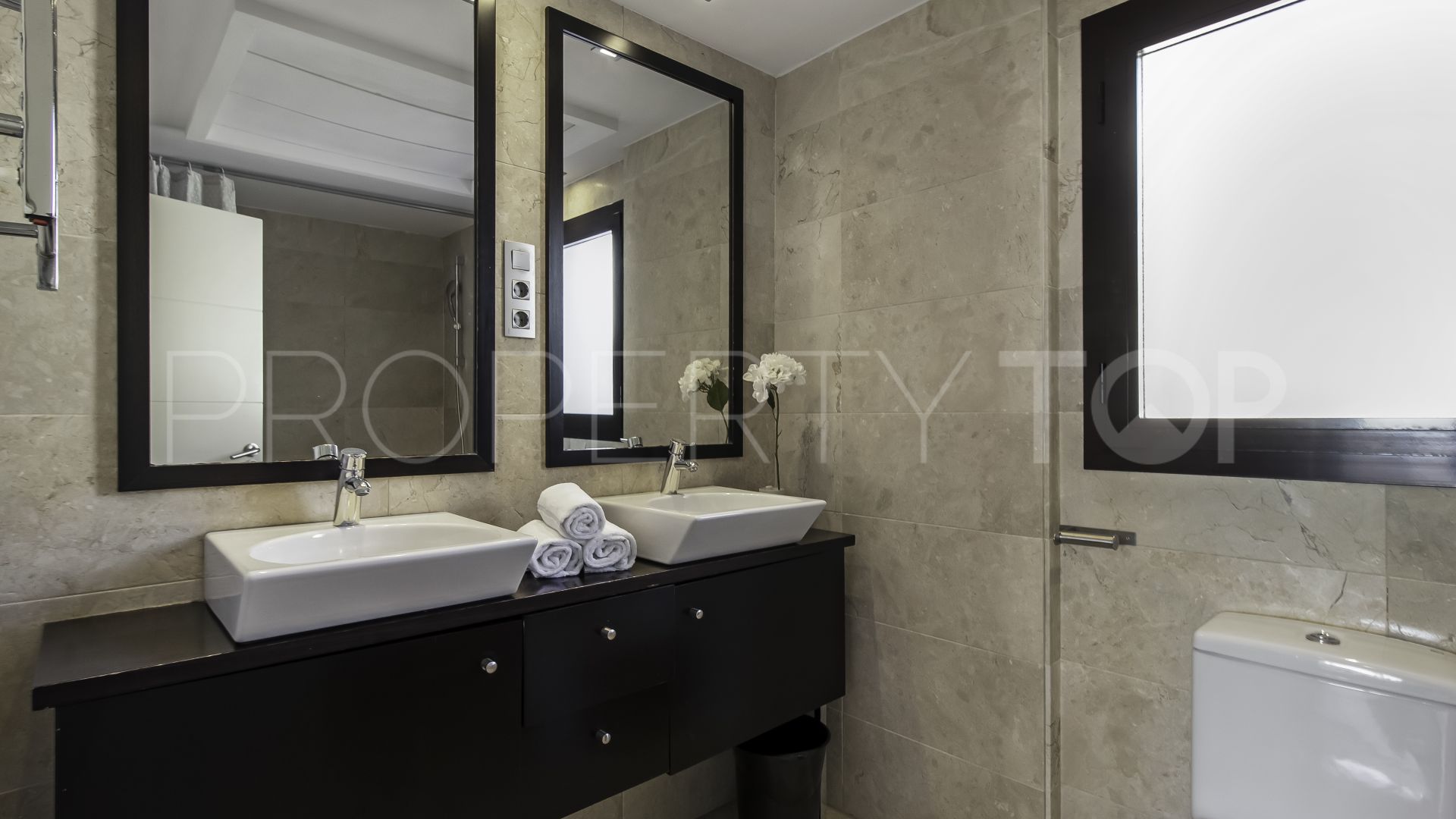 Buy penthouse with 1 bedroom in Casares del Mar