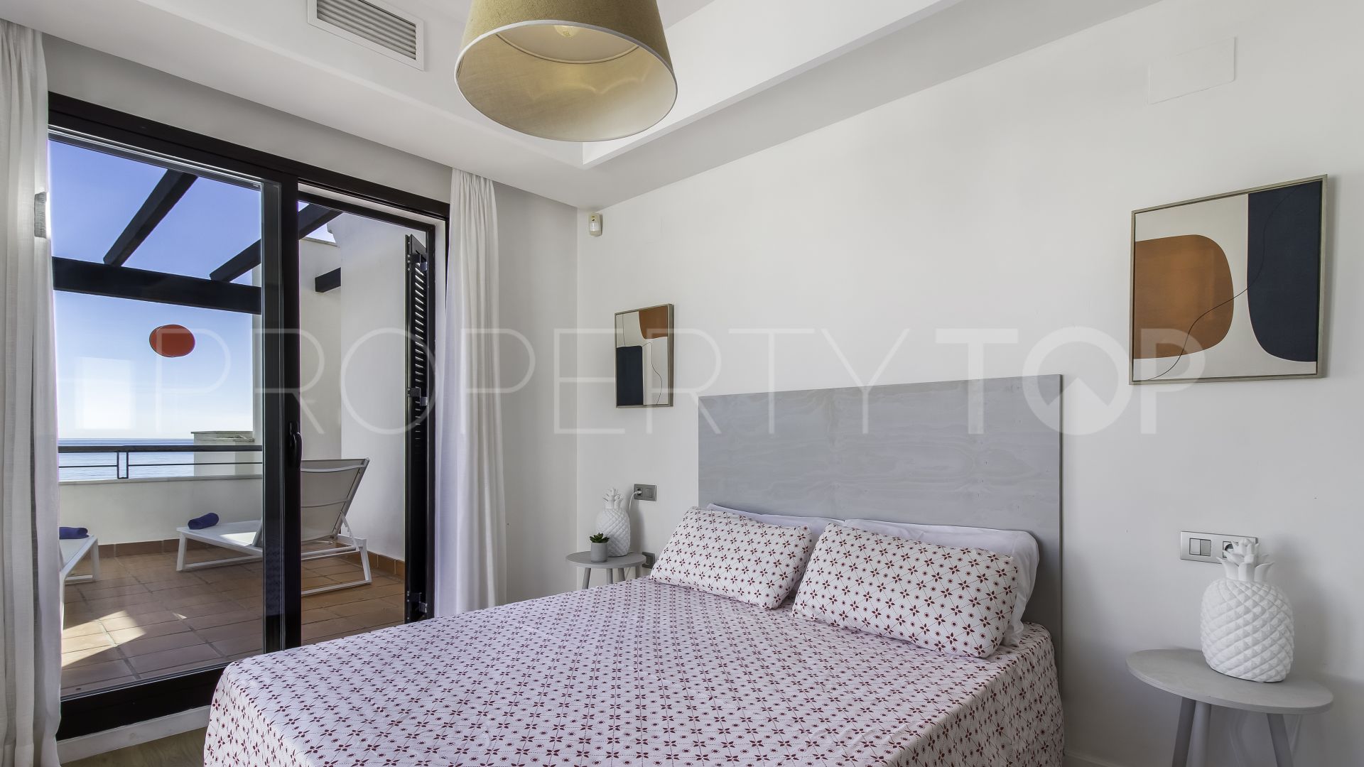 Buy penthouse with 1 bedroom in Casares del Mar