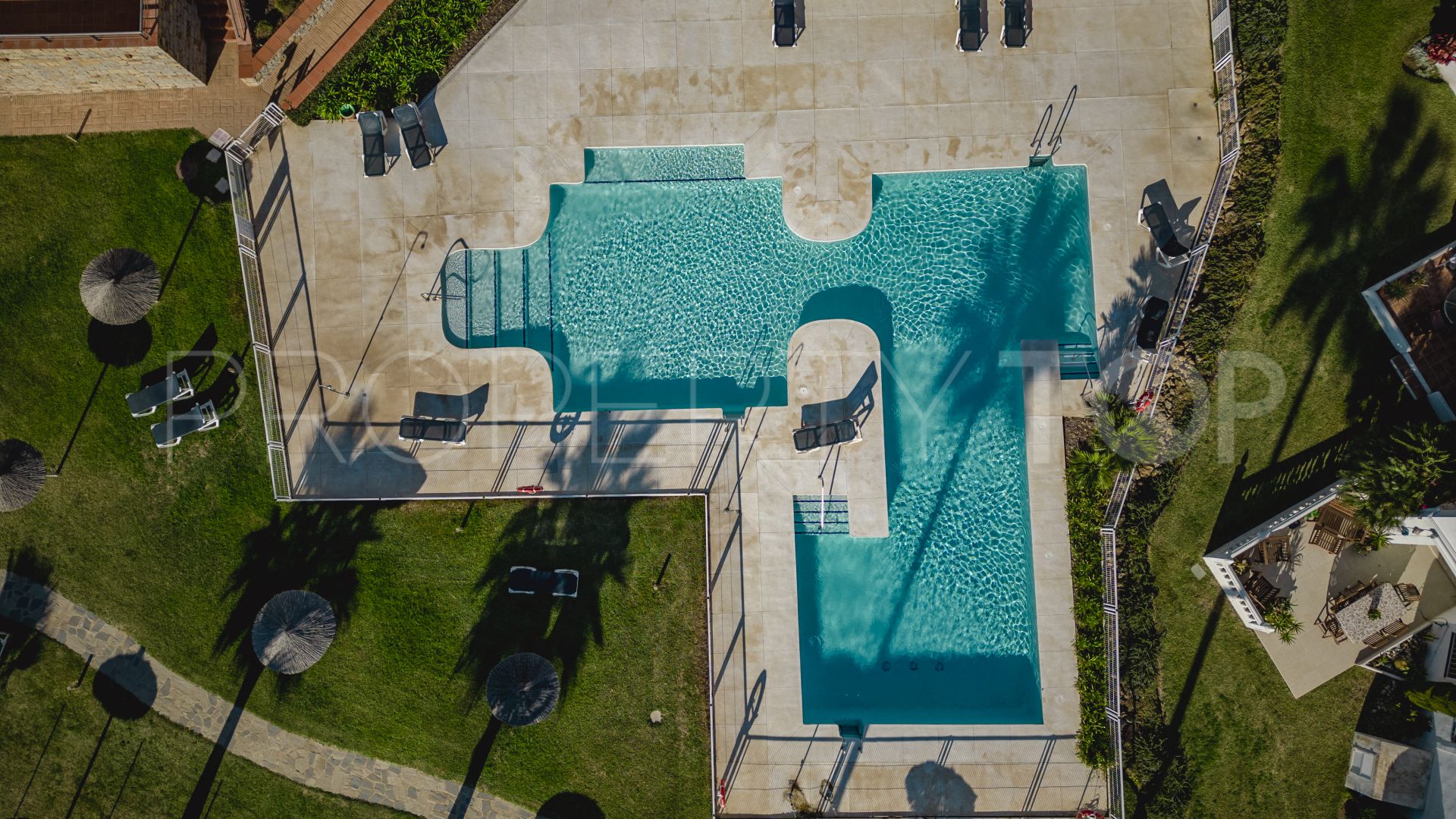 Buy penthouse with 1 bedroom in Casares del Mar