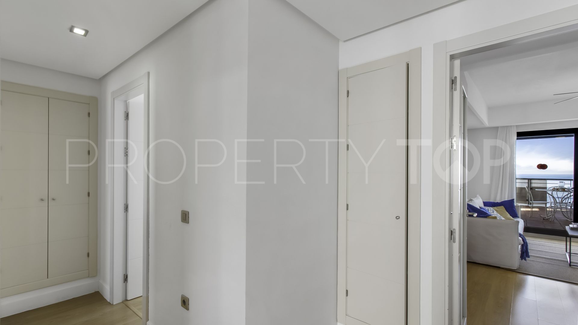Buy penthouse with 1 bedroom in Casares del Mar