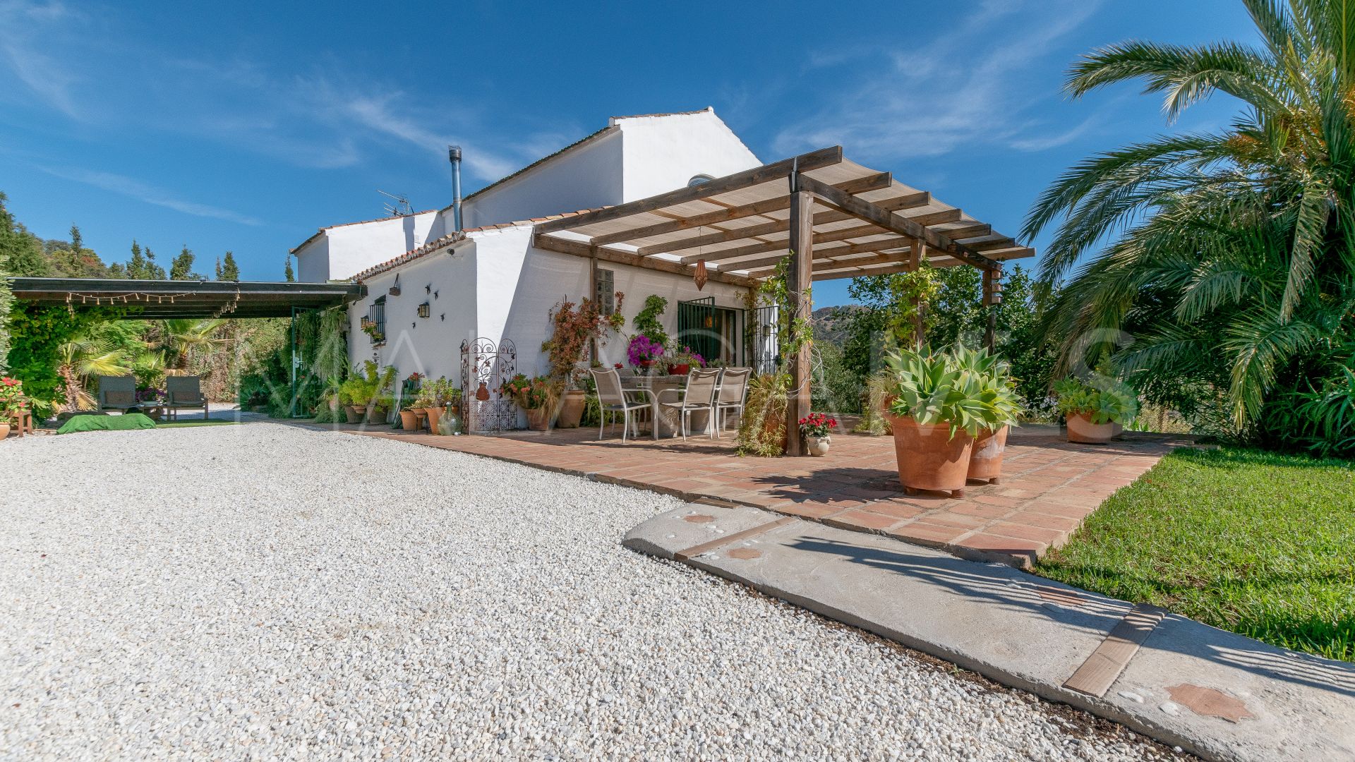 Finca for sale in Estepona