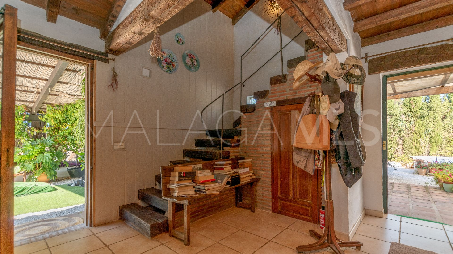 Finca for sale in Estepona