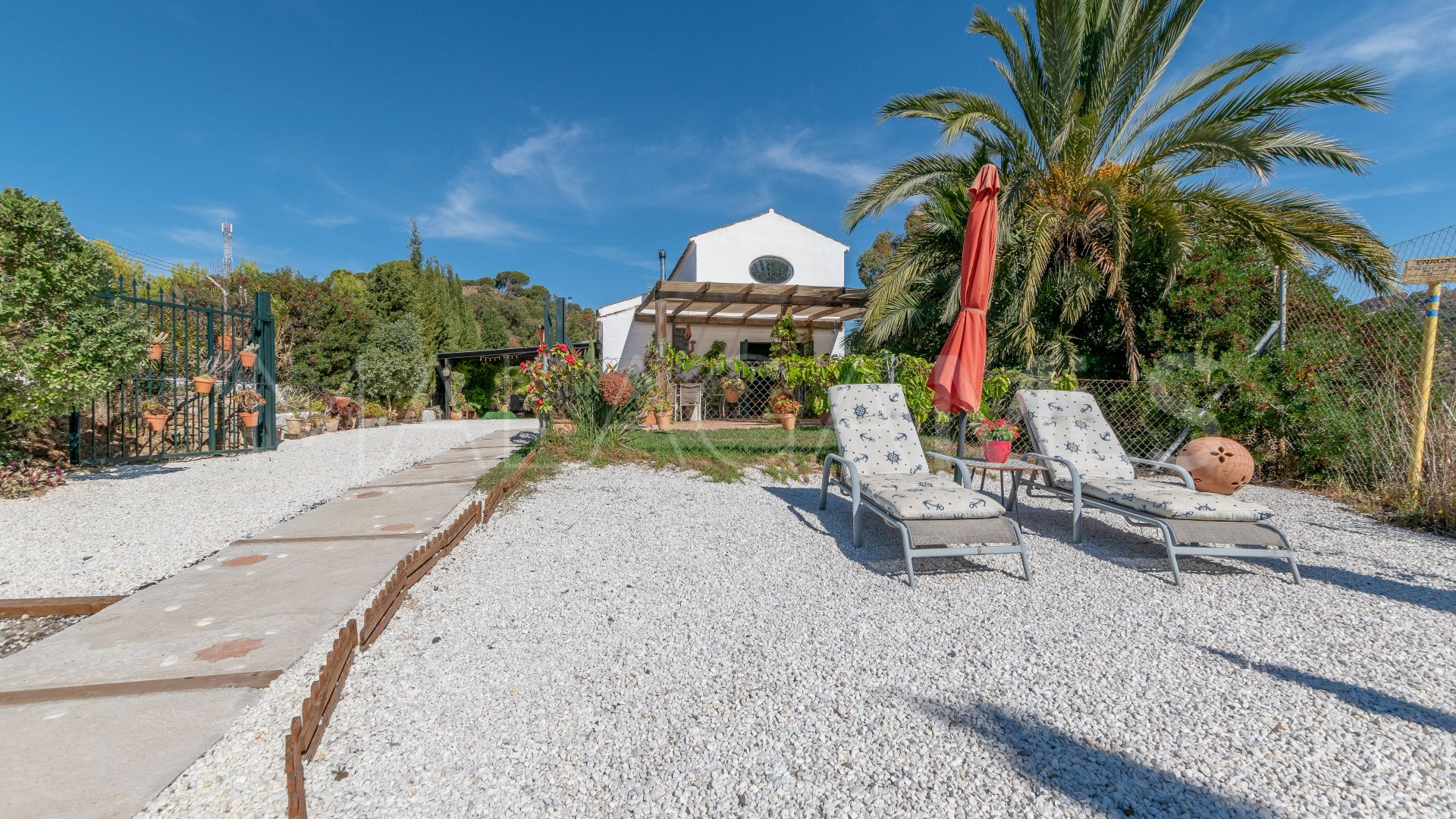 Finca for sale in Estepona