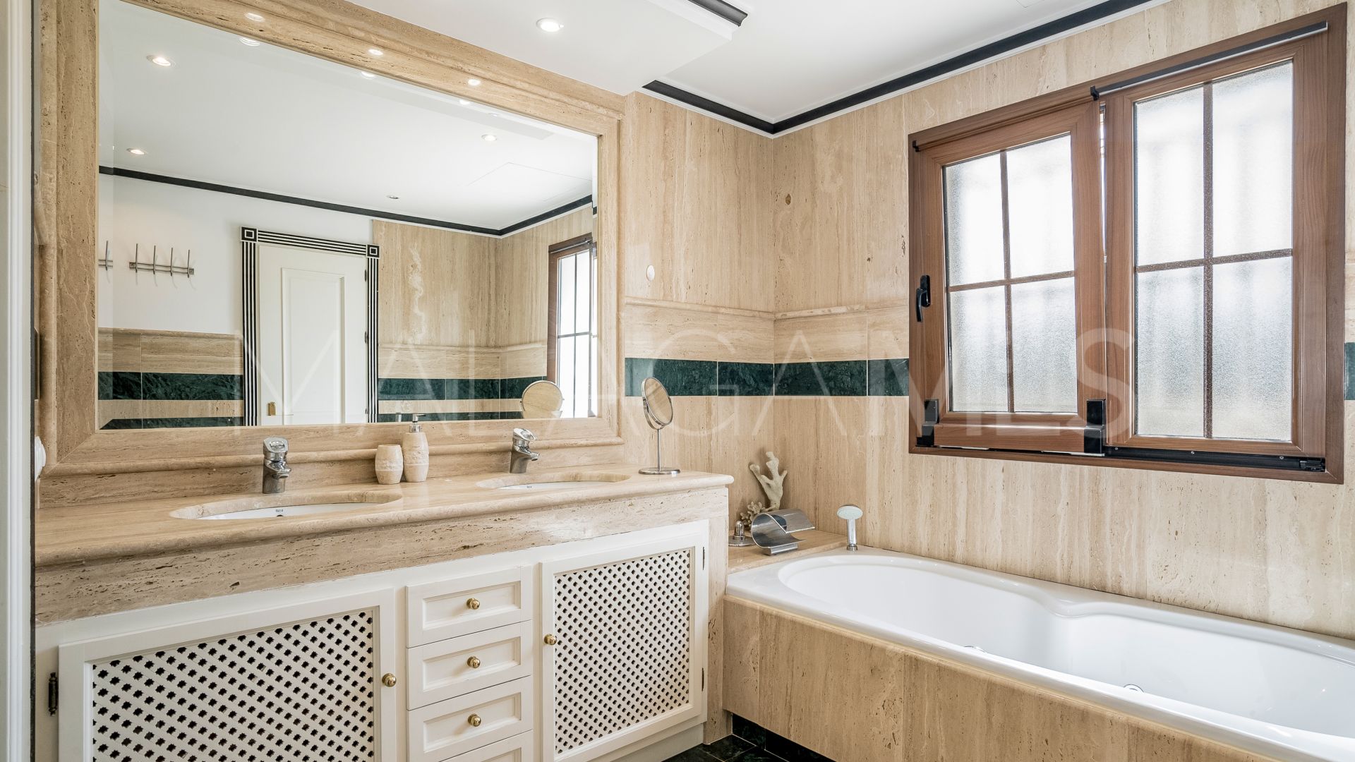 Villa for sale in Marbella City