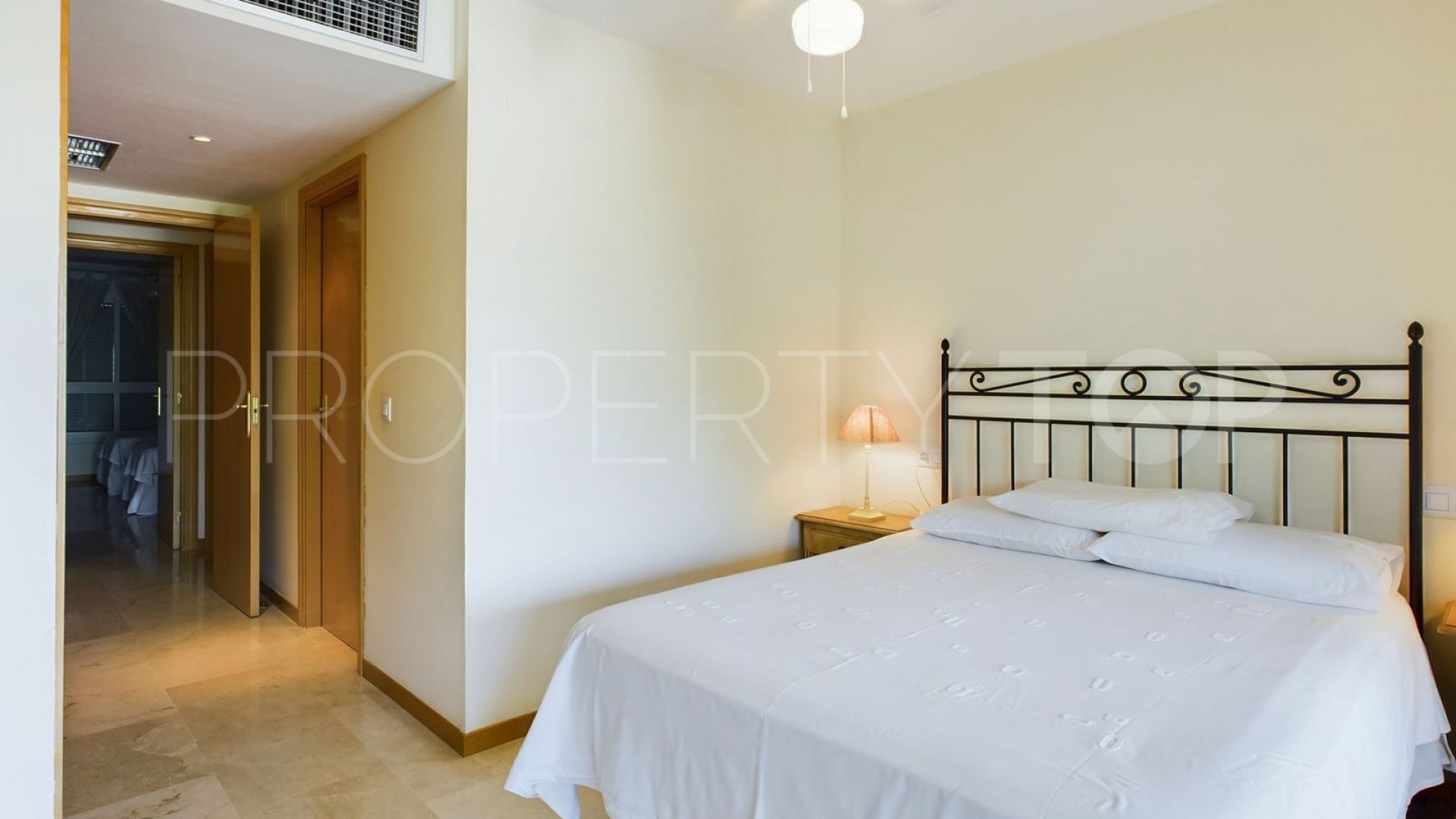 Apartamento en venta de 2 dormitorios en Guadalmina Alta