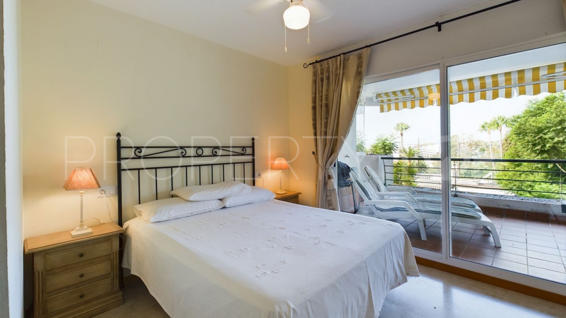 Apartamento en venta de 2 dormitorios en Guadalmina Alta