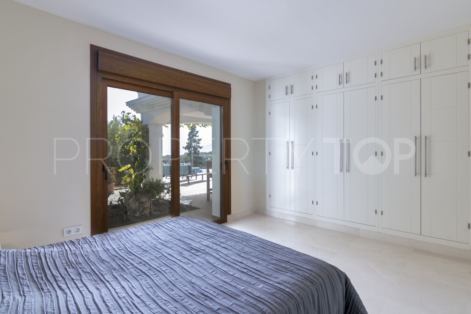4 bedrooms villa in Elviria for sale