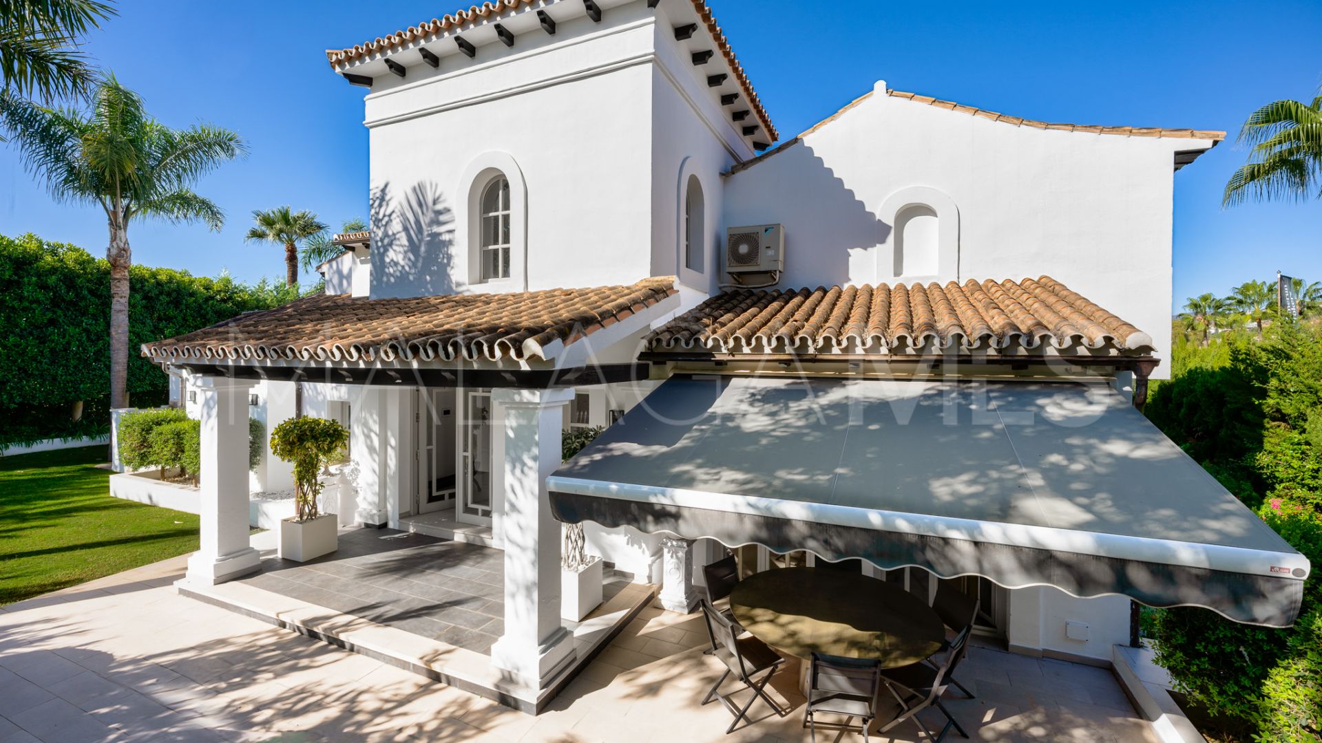 Hus i byn for sale in Nueva Andalucia