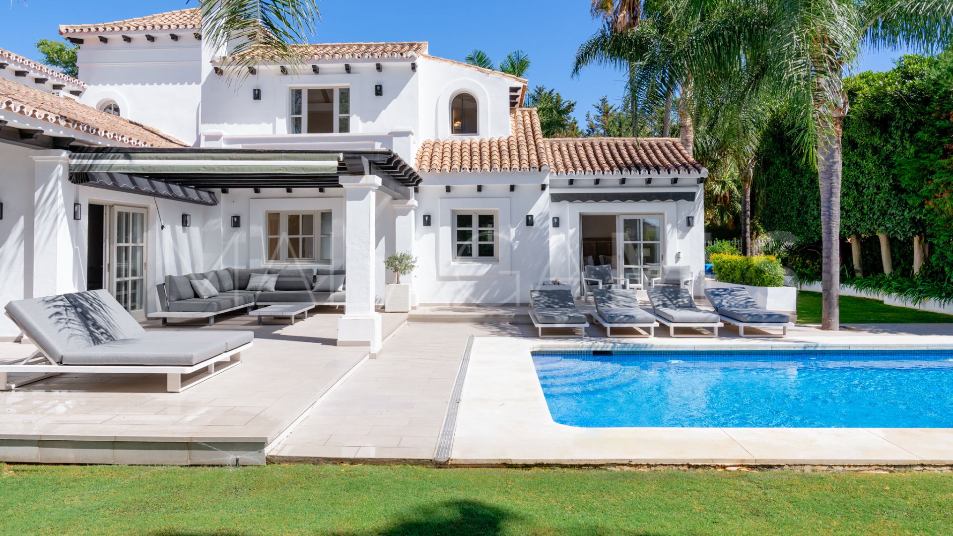 Casa with 6 bedrooms for sale in Nueva Andalucia